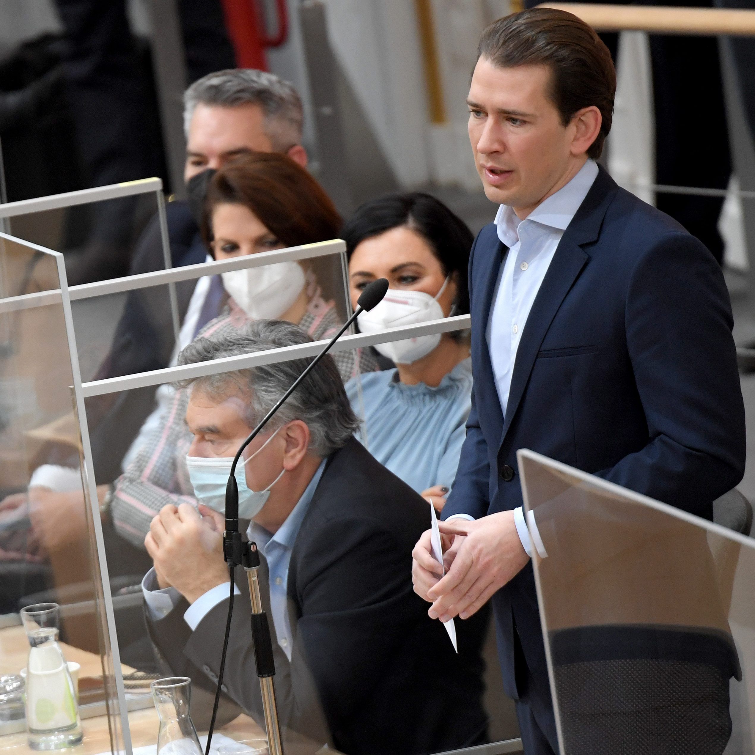 "Schlüsselpersonal der Landes- und Bundesregierungen" im Impfplan erst an vierter Prioritätsstufe