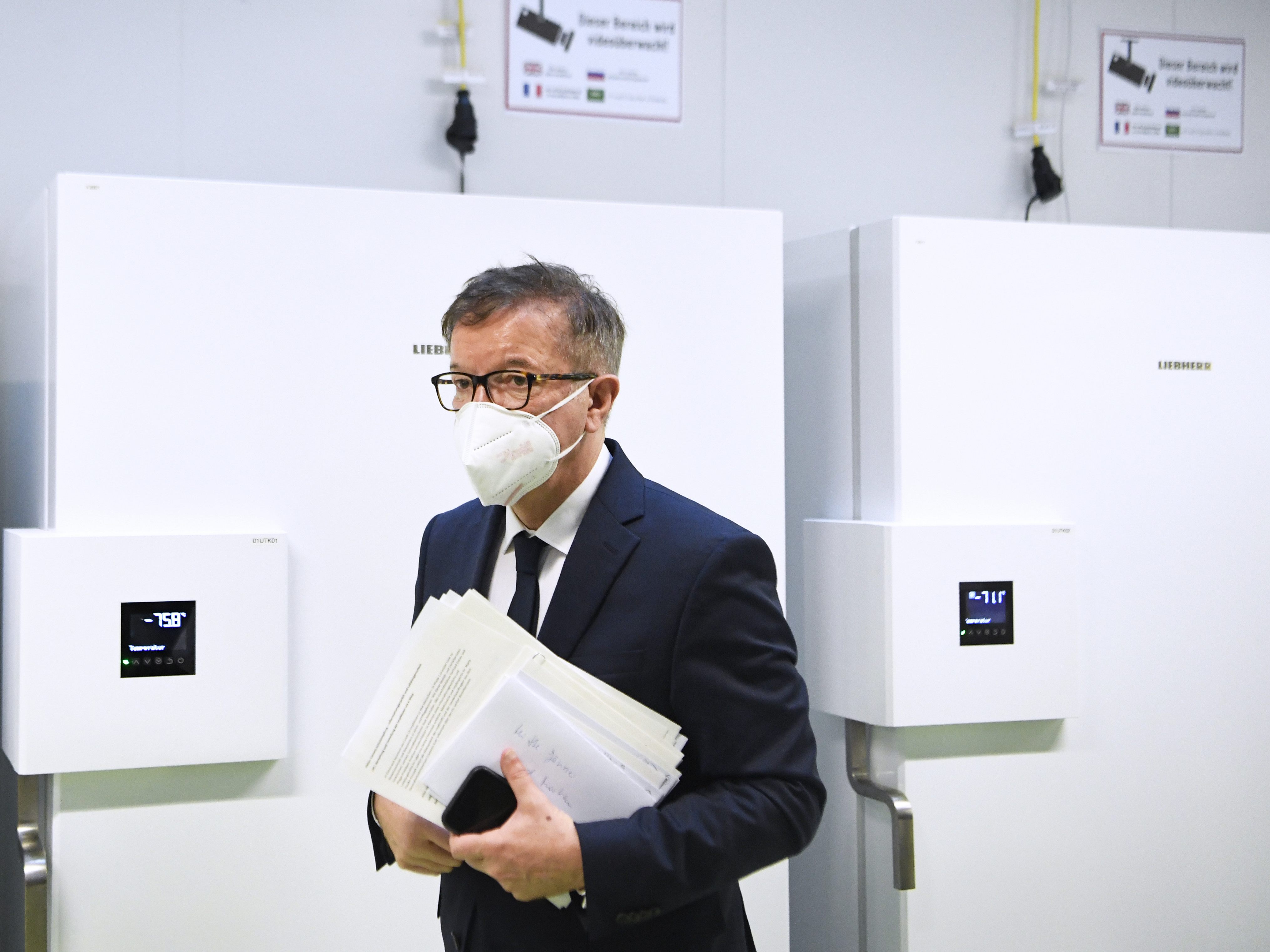 Corona-Impfung: Ab Montag sollen jeden Tag 10.000 Impfdosen in Alters- und Pflegeheime geliefert werden.