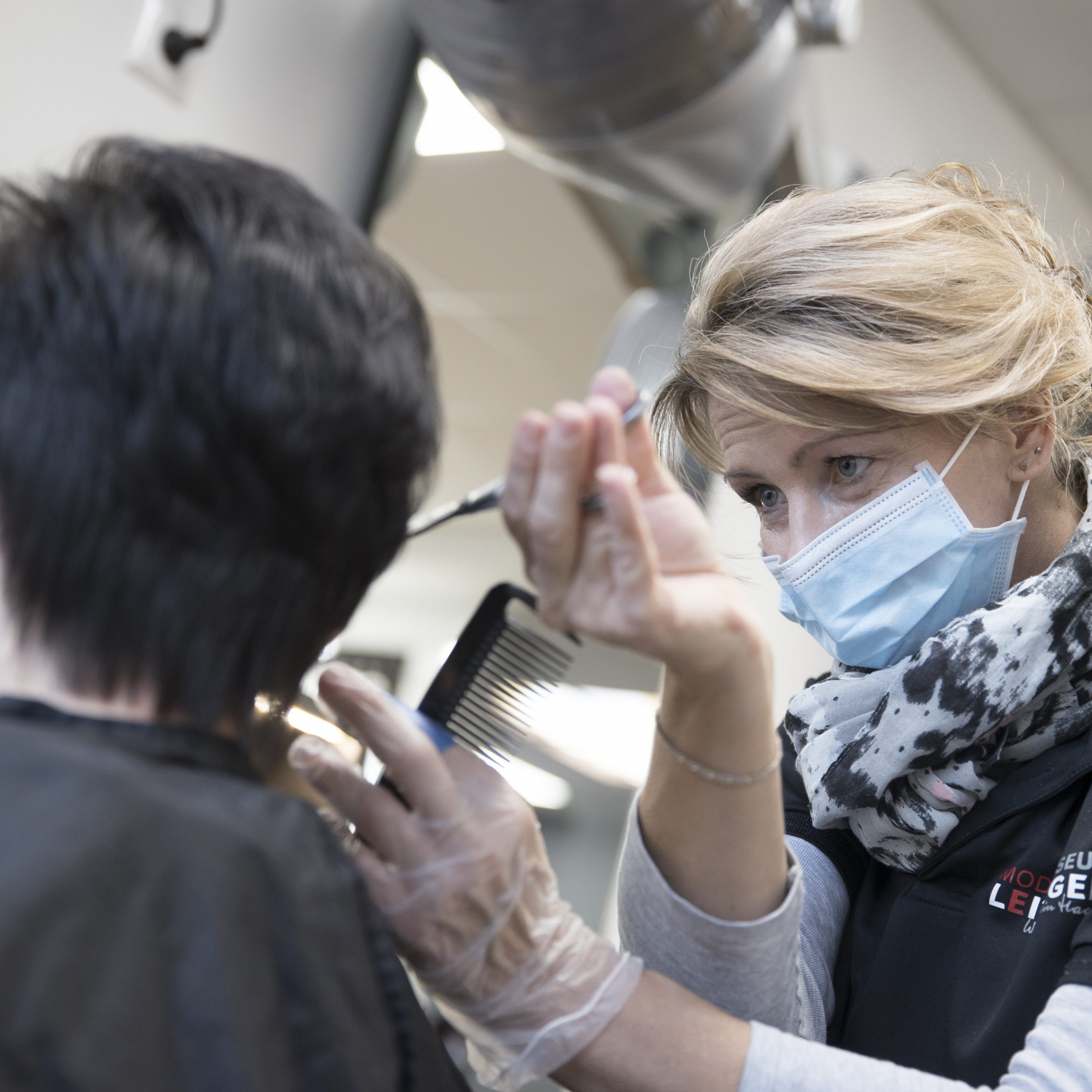 Zahl der Arbeitslosen Friseurinnen und Friseure im Dezember um 65 Prozent gestiegen