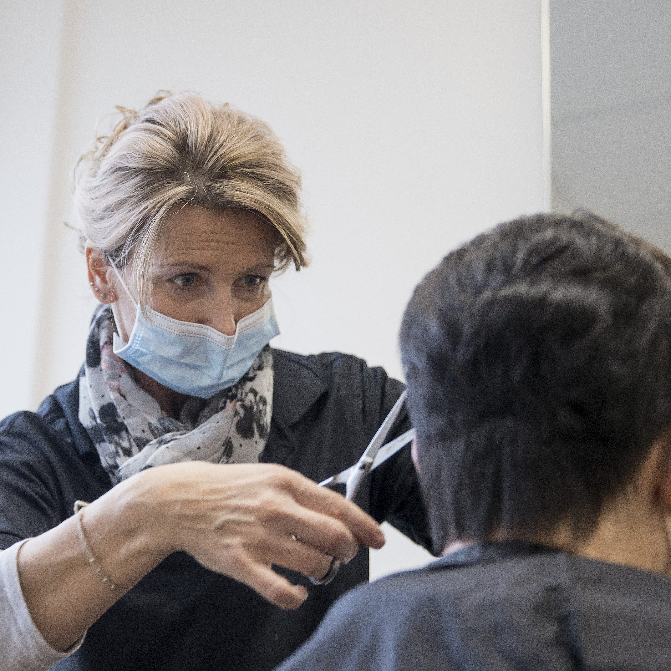 Viele Friseure bangen um ihre Existenz.