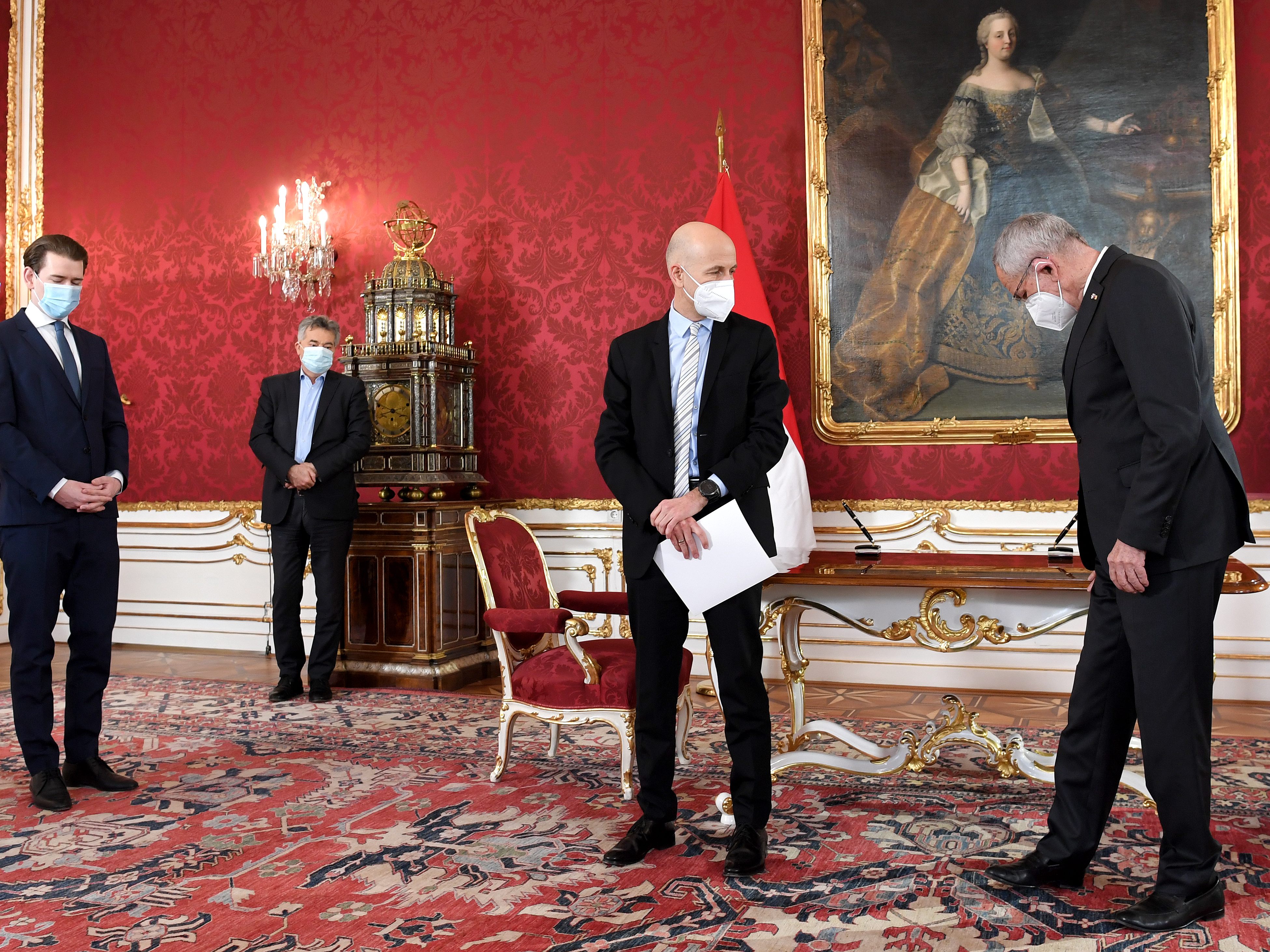 (v.l.) Bundeskanzler Sebastian Kurz (ÖVP), Vizekanzler Werner Kogler (G), Martin Kocher und Bundespräsident Alexander Van der Bellen (v.l.) Bundeskanzler Sebastian Kurz (ÖVP), Vizekanzler Werner Kogler (G), Martin Kocher und Bundespräsident Alexander Van der Bellen