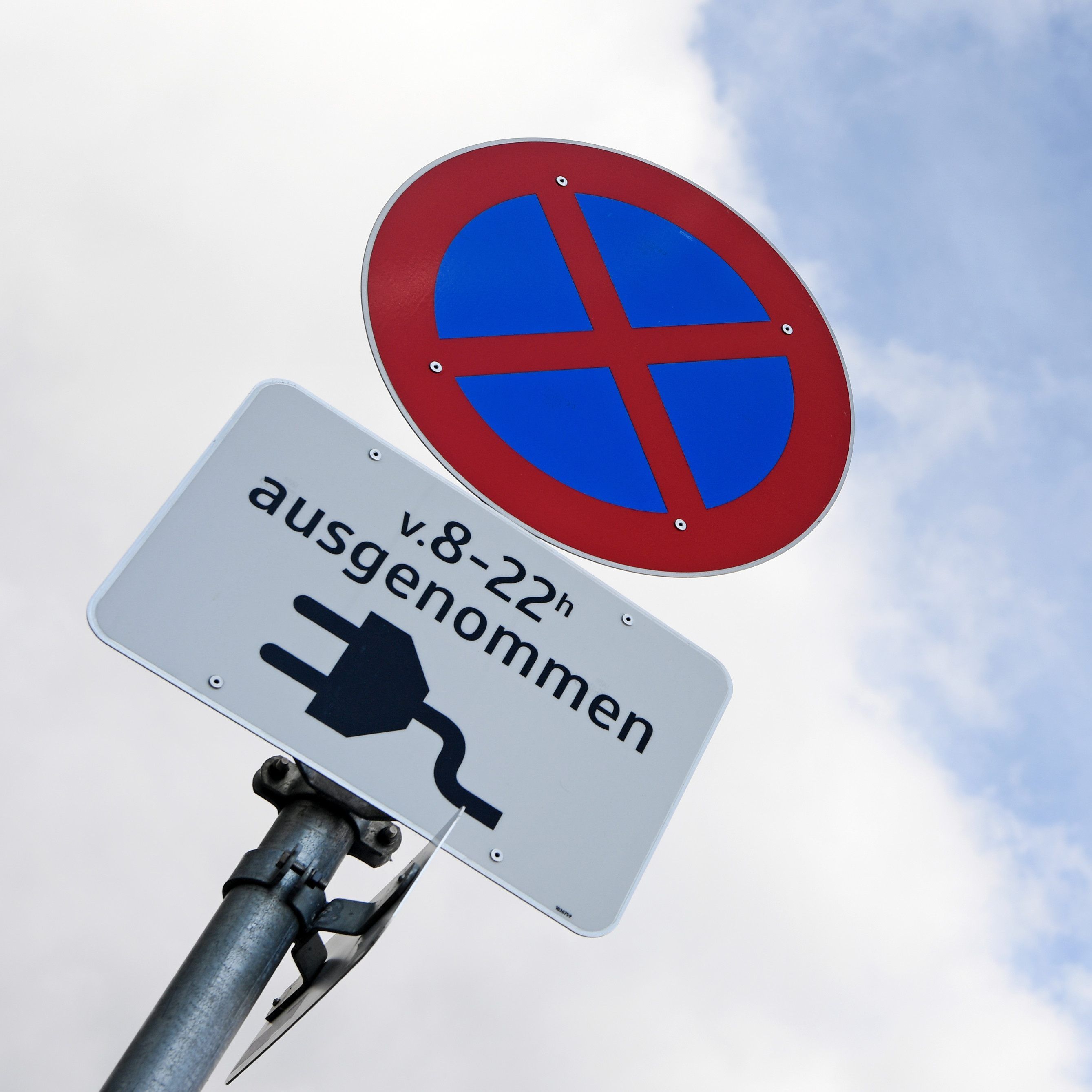 Das Vertrauen in öffentliche Strom-Tankstellen scheint noch nicht sehr ausgeprägt.