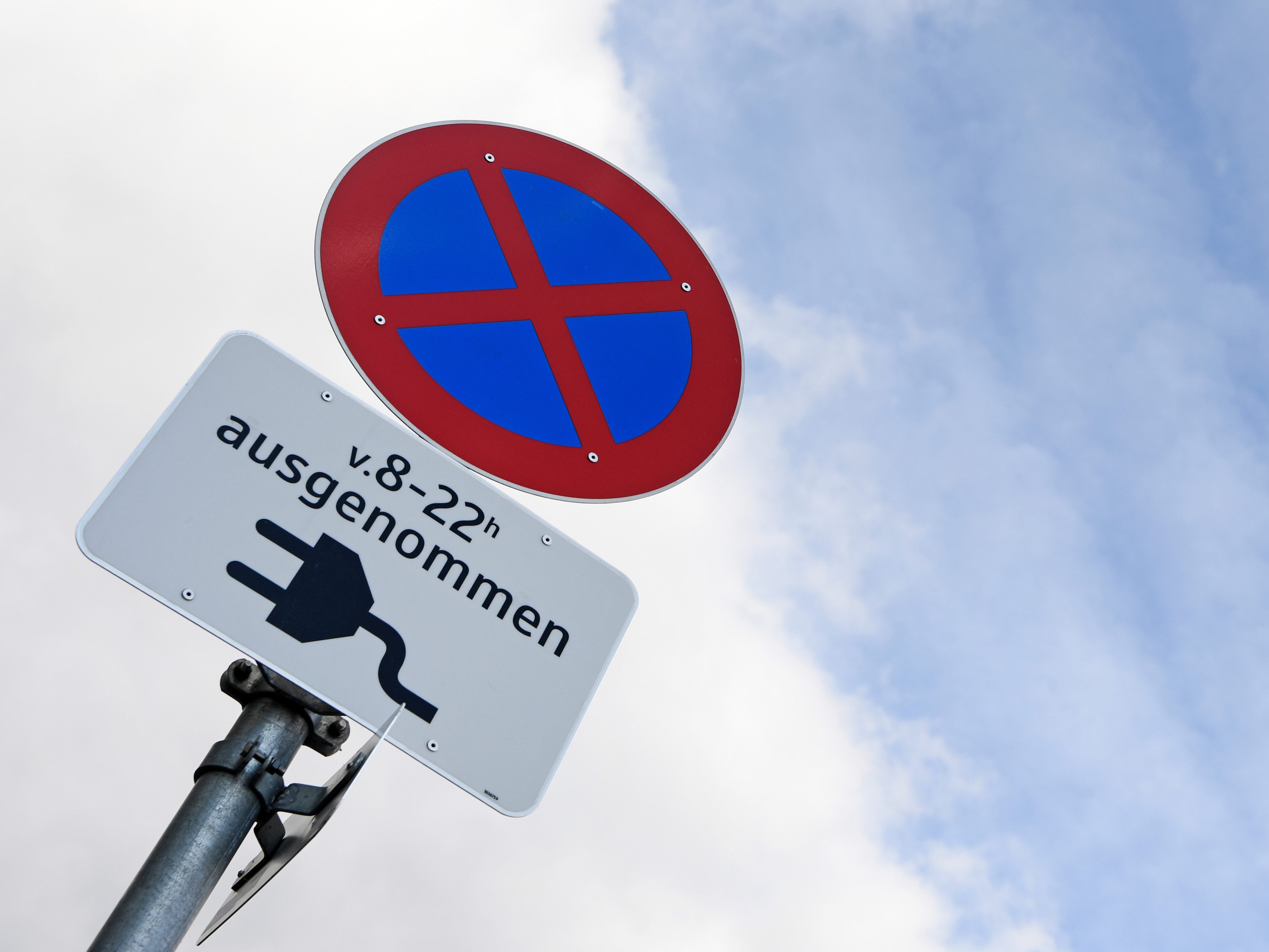 Das Vertrauen in öffentliche Strom-Tankstellen scheint noch nicht sehr ausgeprägt.