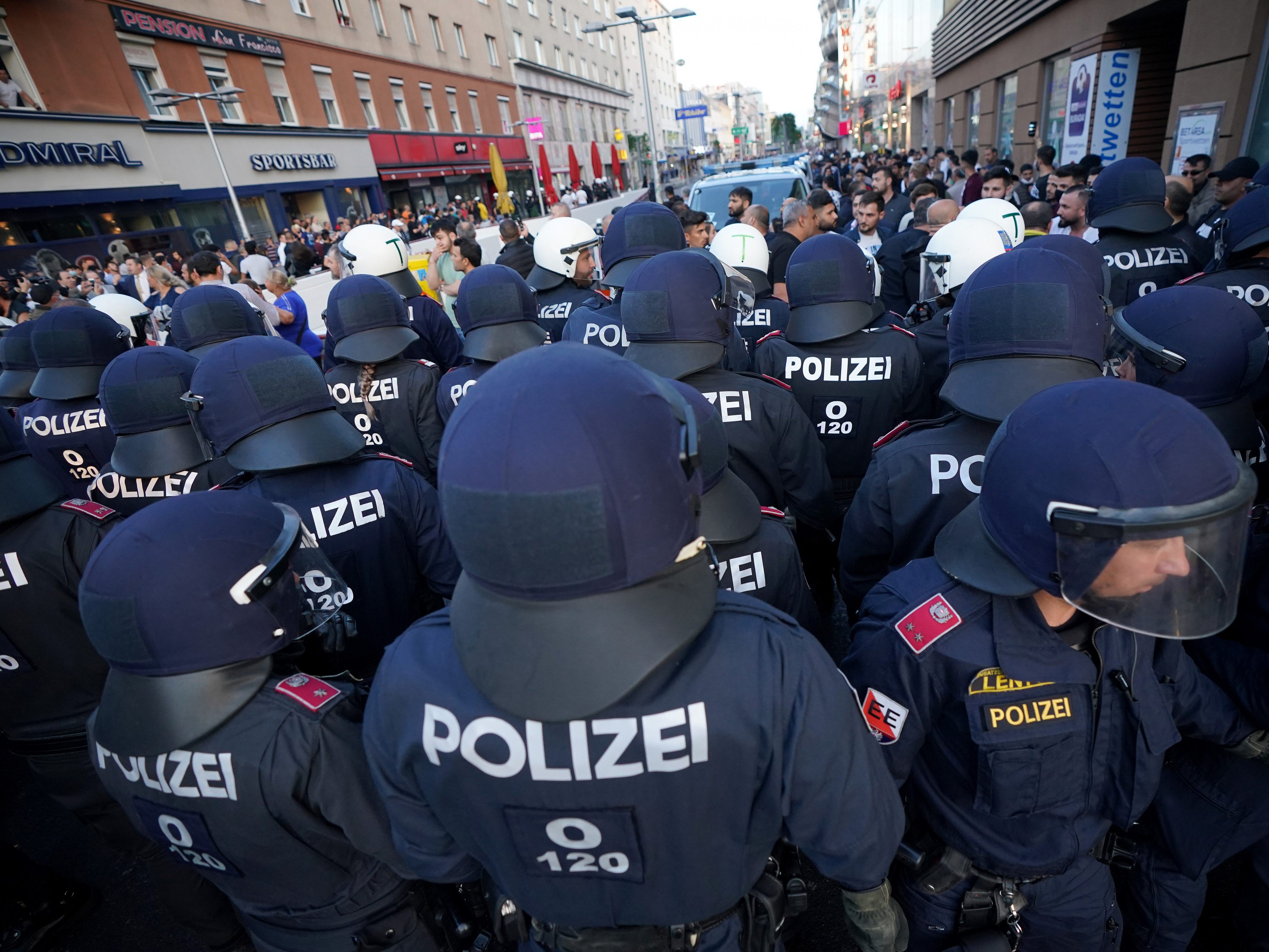Bei Demos gibt es eine neue unterstützende Einsatzkomponente der Polizei. Bei Demos gibt es eine neue unterstützende Einsatzkomponente der Polizei.