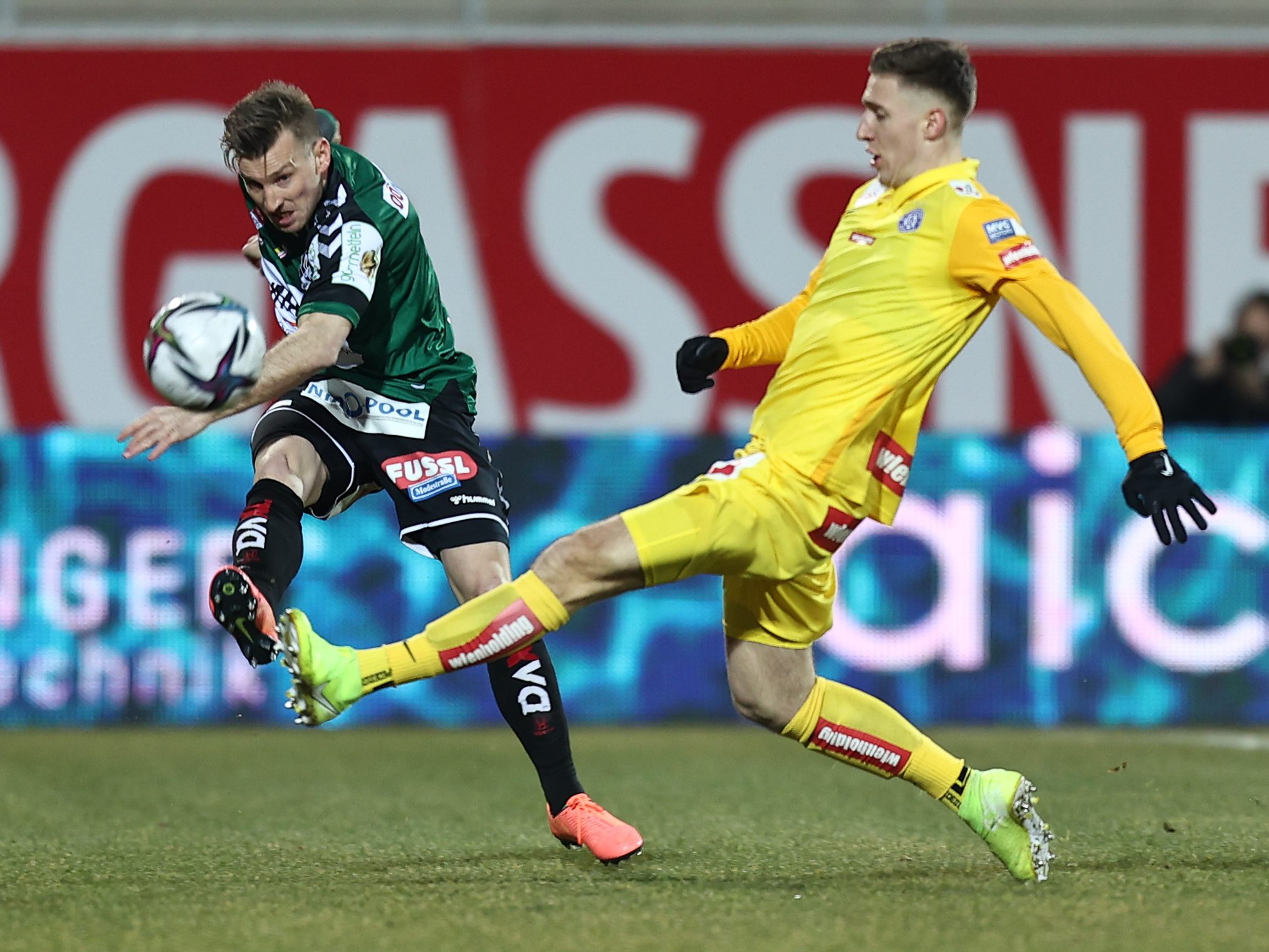 Die Austria verbesserte sich durch ein 1:0 bei SV Ried an die neunte Stelle in der Tabelle. Die Austria verbesserte sich durch ein 1:0 bei SV Ried an die neunte Stelle in der Tabelle.