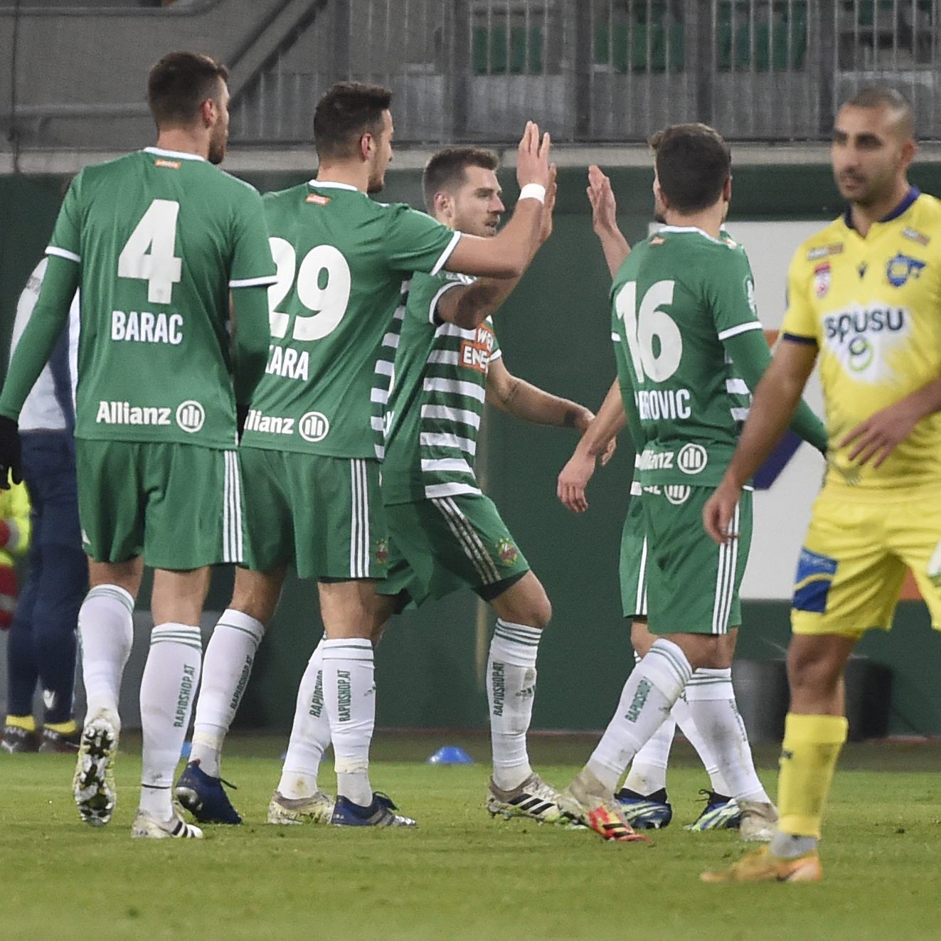 Rapid besiegte den SKN St. Pölten zuhause 2:1.