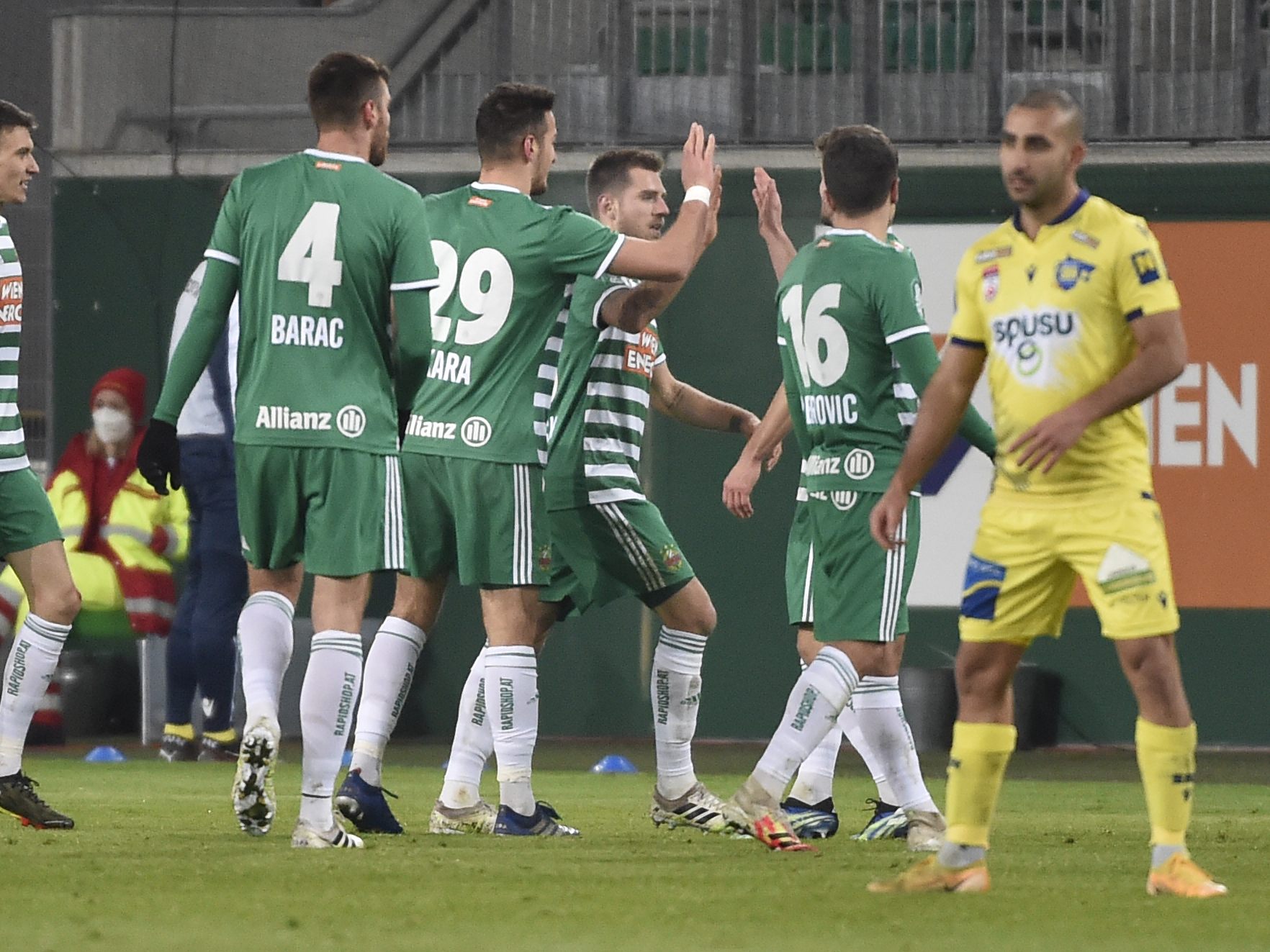 Rapid besiegte den SKN St. Pölten zuhause 2:1.