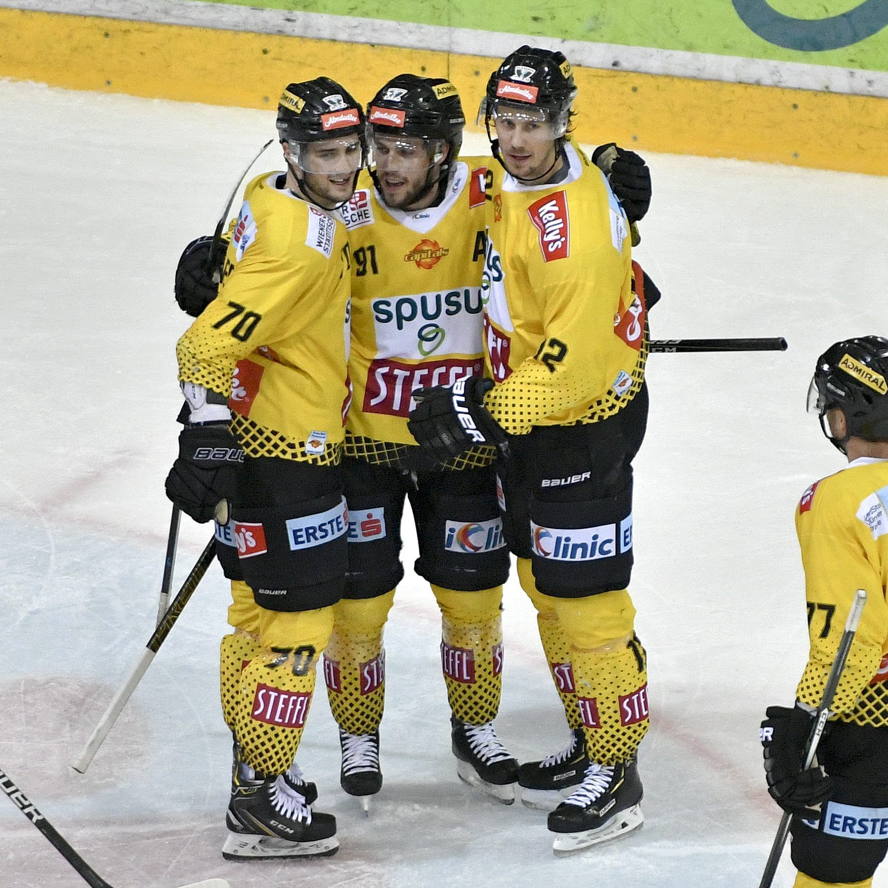 Im dritten Saisonduell mit den Roten Bullen setzten sich die Vienna Caps zum dritten Mal durch.