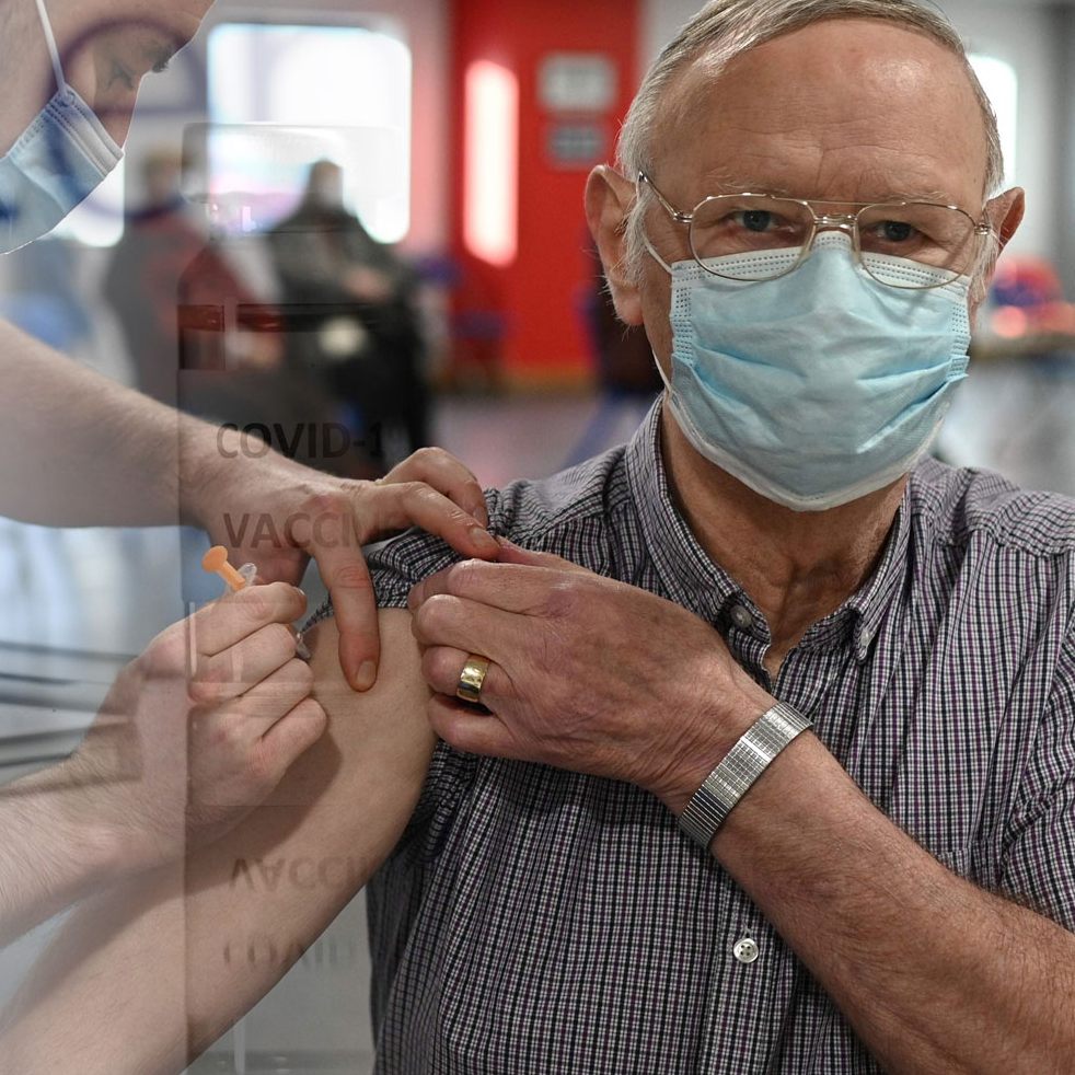 In Großbritannien wird der AstraZeneca-Wirkstoff bereits verimpft.