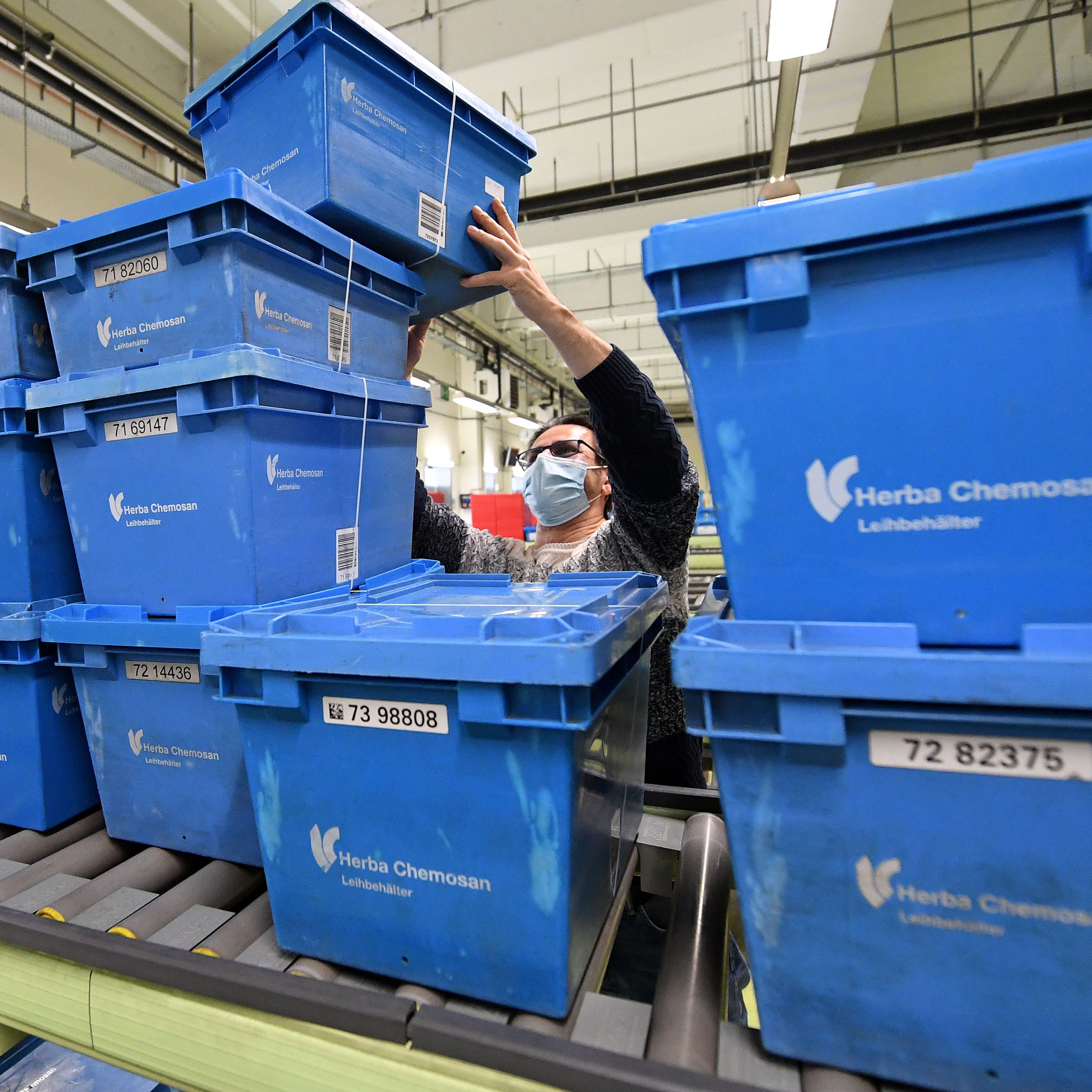 Noch sind die Ultrakühlschränke der Pharmagroßhändler in Österreich weitestgehend leer - aber nicht mehr lange: