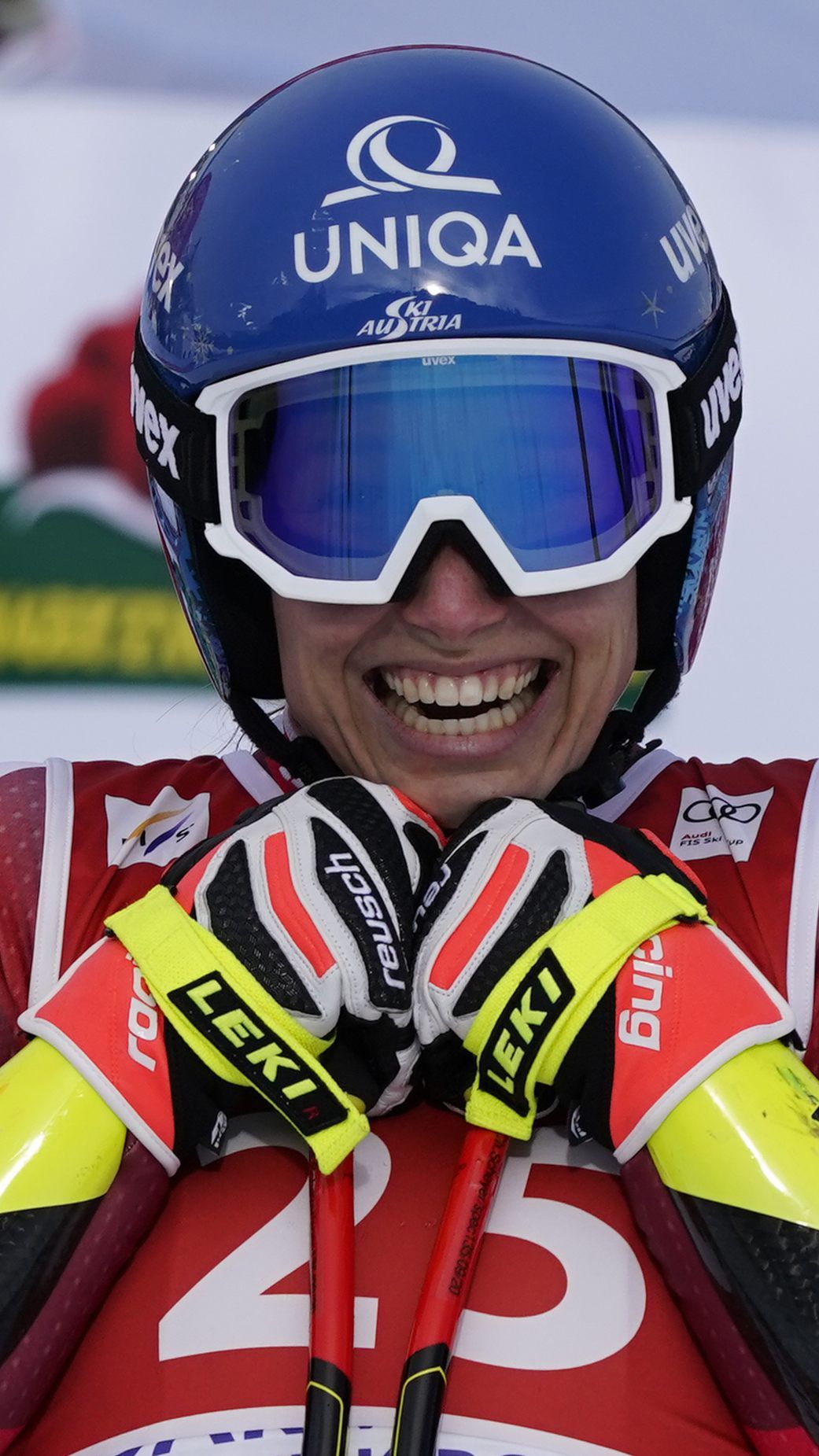 Christine Scheyer freut sich über ihren 5. Platz im Garmisch-Super-G.