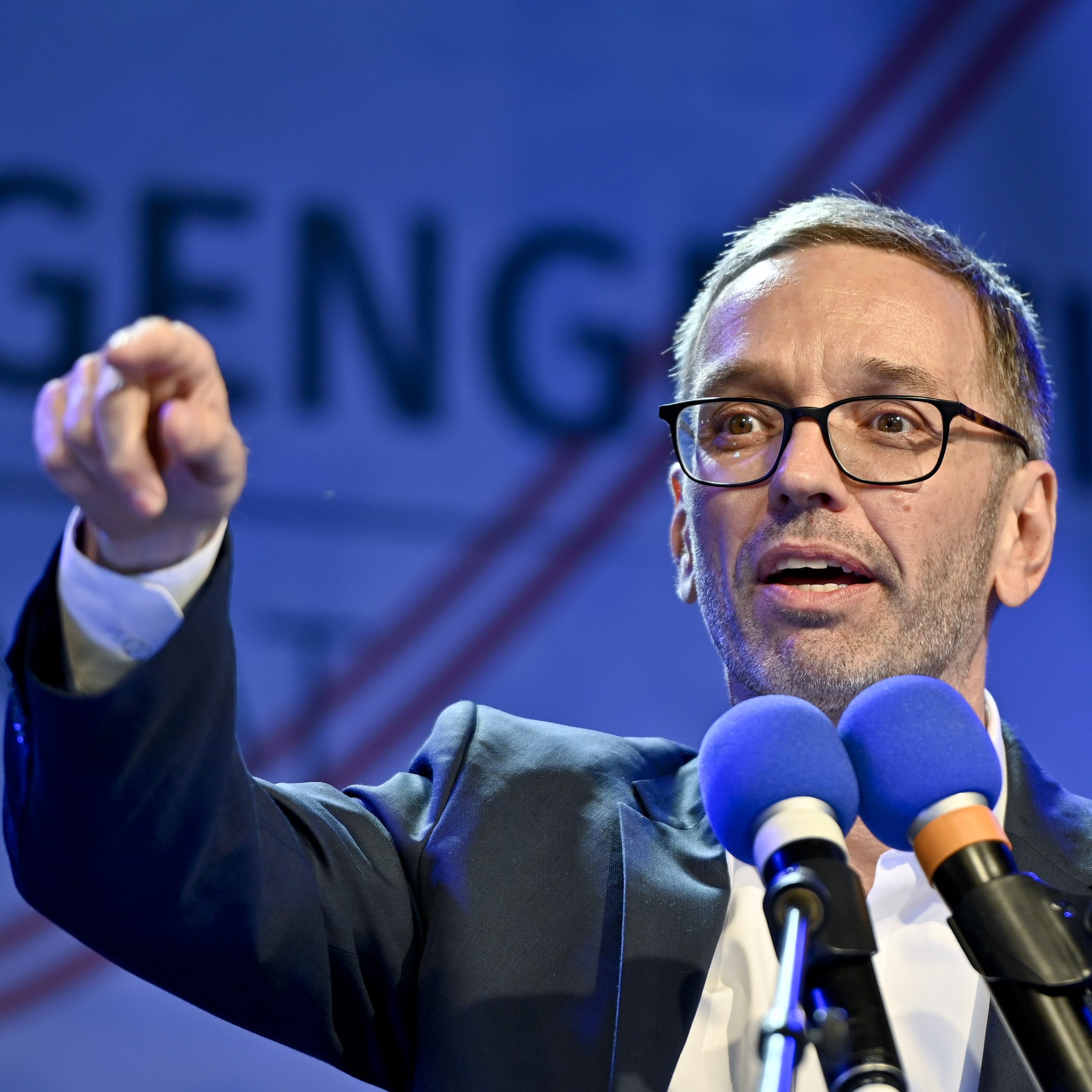 Eine "defitge Niederlage gegen die Bürger" attestiert FPÖ-Klubobmann Herbert Kickl der Bundesregierung.