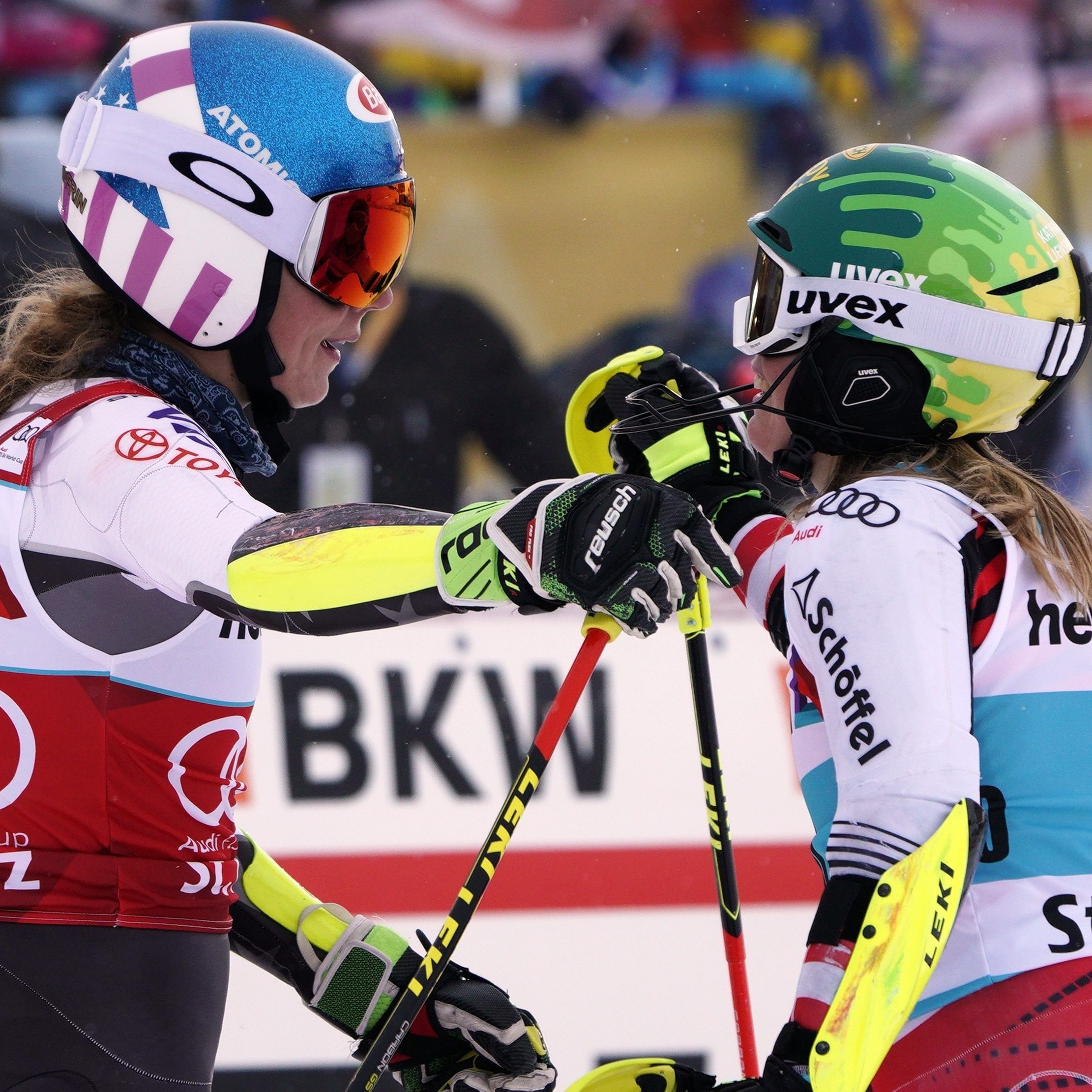 Liensberger (re. neben Shiffrin) gehört inzwischen zu den Sieganwärterinnen