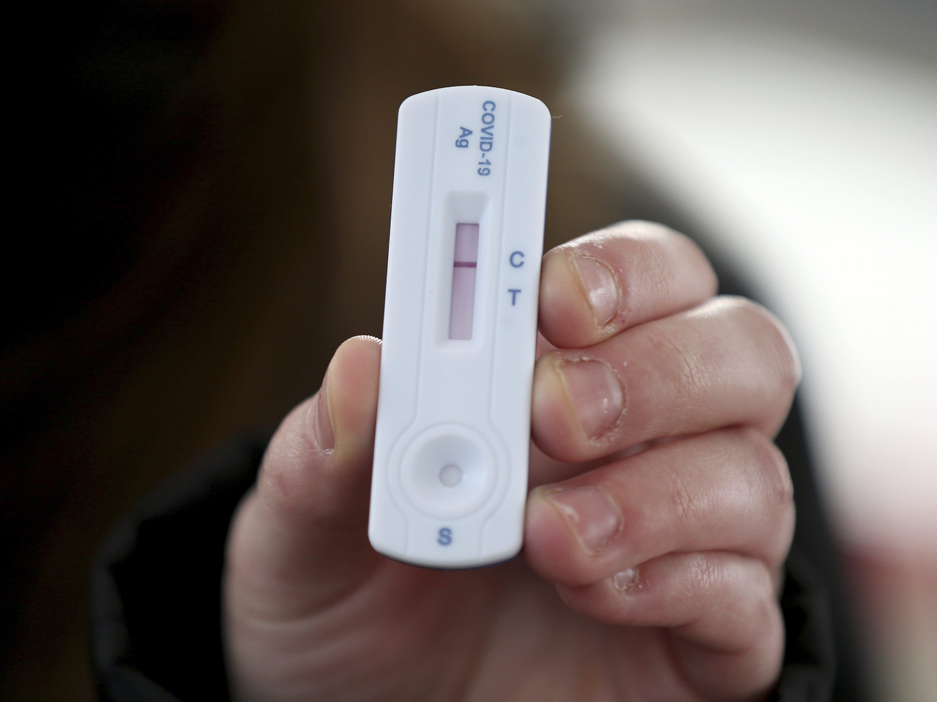 Ein negativer Corona-Test könnte als "zweite Eintrittskarte" verlangt werden. Ein negativer Corona-Test könnte als "zweite Eintrittskarte" verlangt werden.