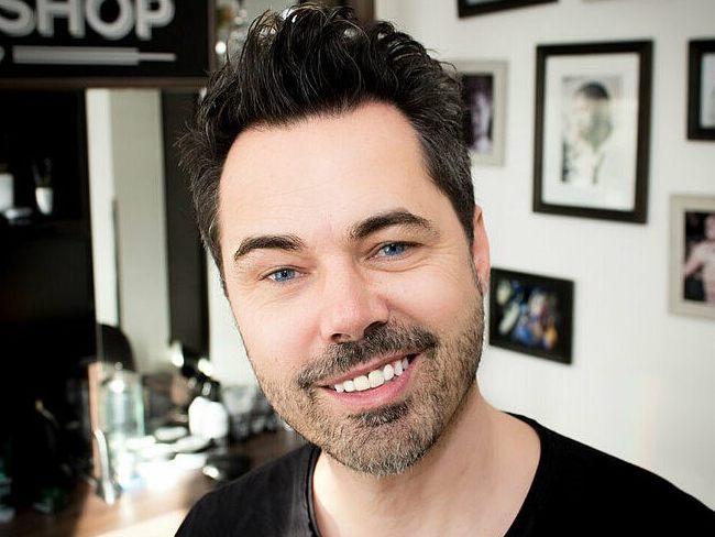 Friseur Christoph Schobel aus Höchst hat genug und richtet einen Wut-Brief an den Bundeskanzler. Friseur Christoph Schobel aus Höchst hat genug und richtet einen Wut-Brief an den Bundeskanzler.