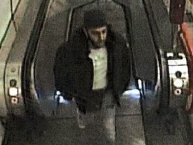 Die Polizei sucht diesen Mann. Die Polizei sucht diesen Mann.