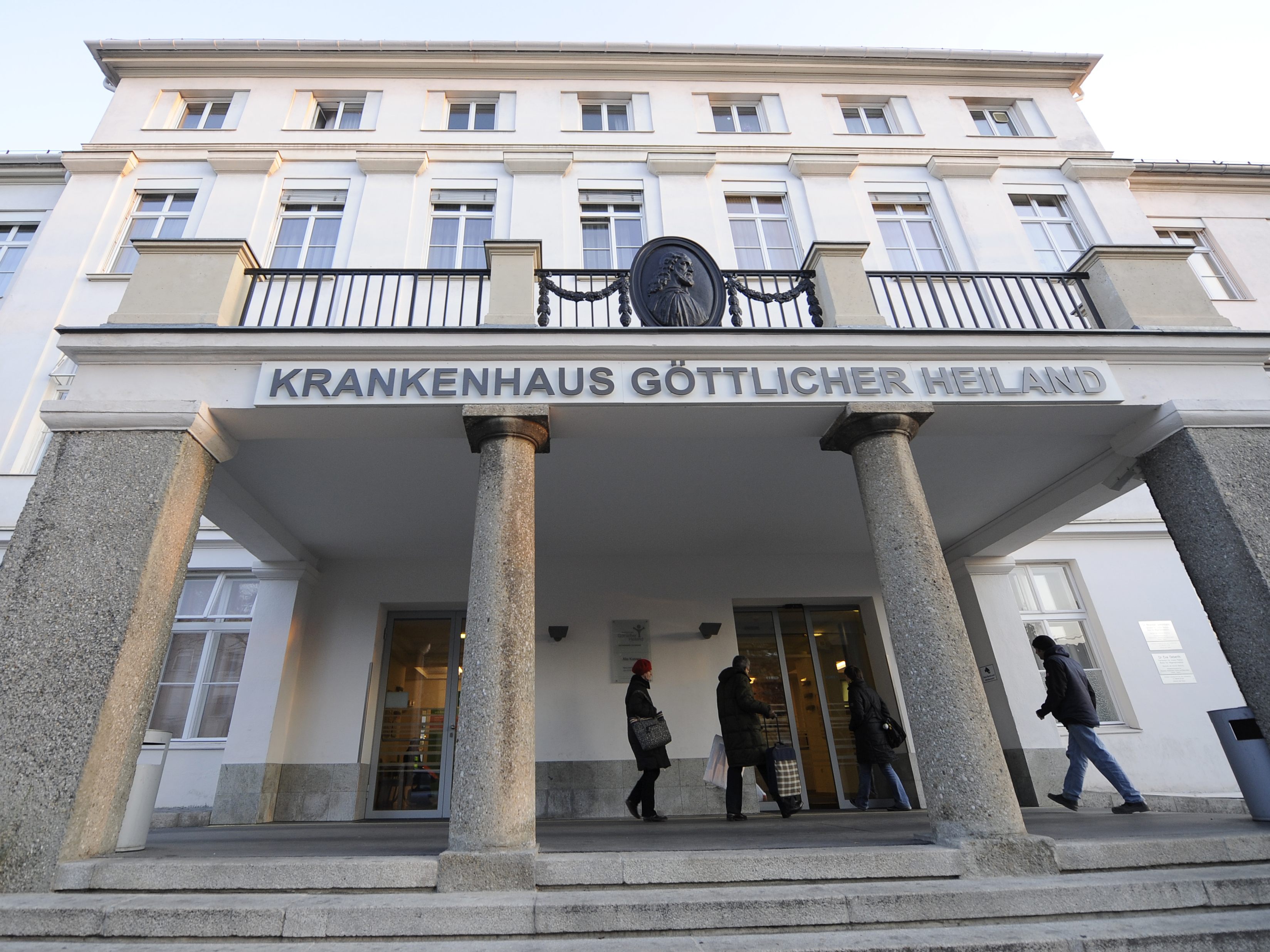 Das Göttlicher Heiland Krankenhaus startet mit den Covid-Impfungen.