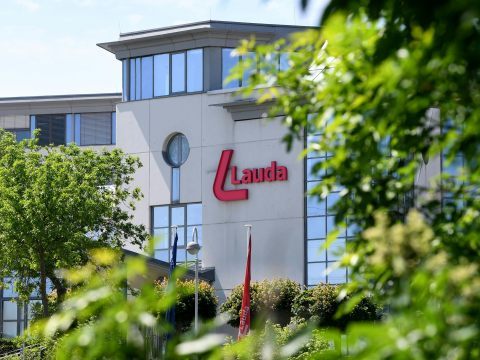 Urteil gegen Laudamotion: Zwingende Zusatzgebühr für Eltern mit Kindern ist unzulässig