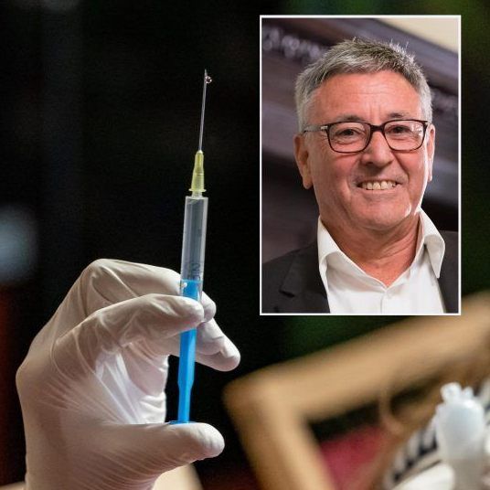 Feldkirchs Bürgermeister Wolfgang Matt wurde am Samstag im Haus Gisingen gegen das Coronavirus geimpft. Die zuständige Ärztin erhebt schwere Vorwürfe.