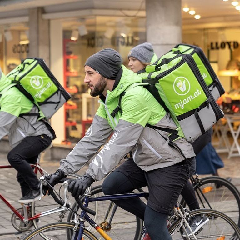 Fahrradboten erhalten mehr Geld.