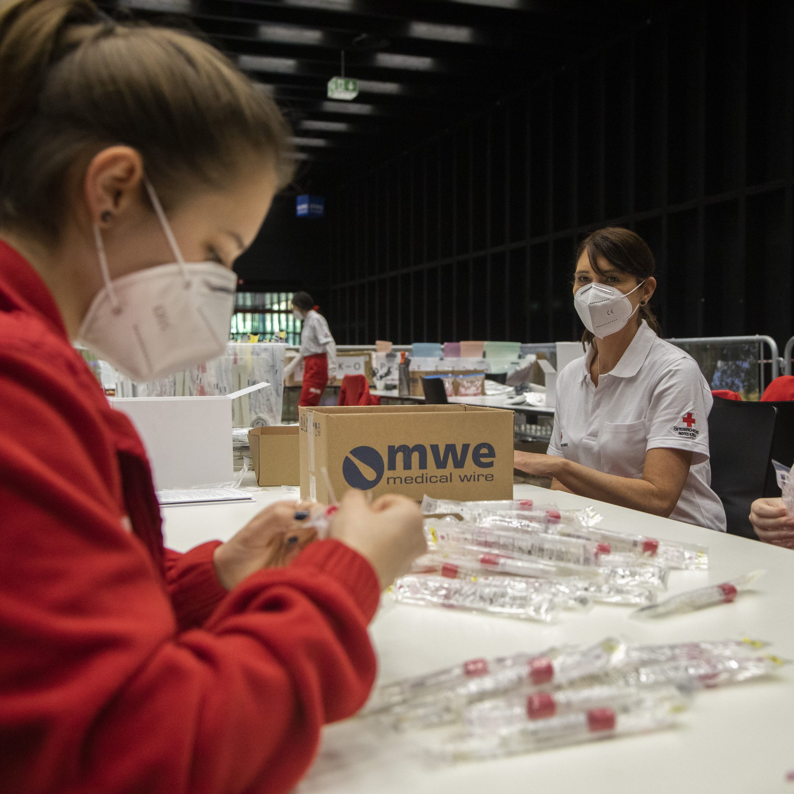 Die Zahl der Neuinfizierten sinkt deutlich.