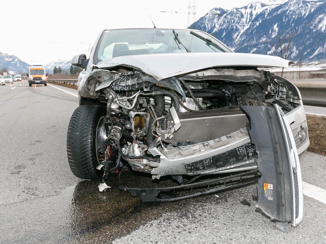 Am Pkw entstand Totalschaden