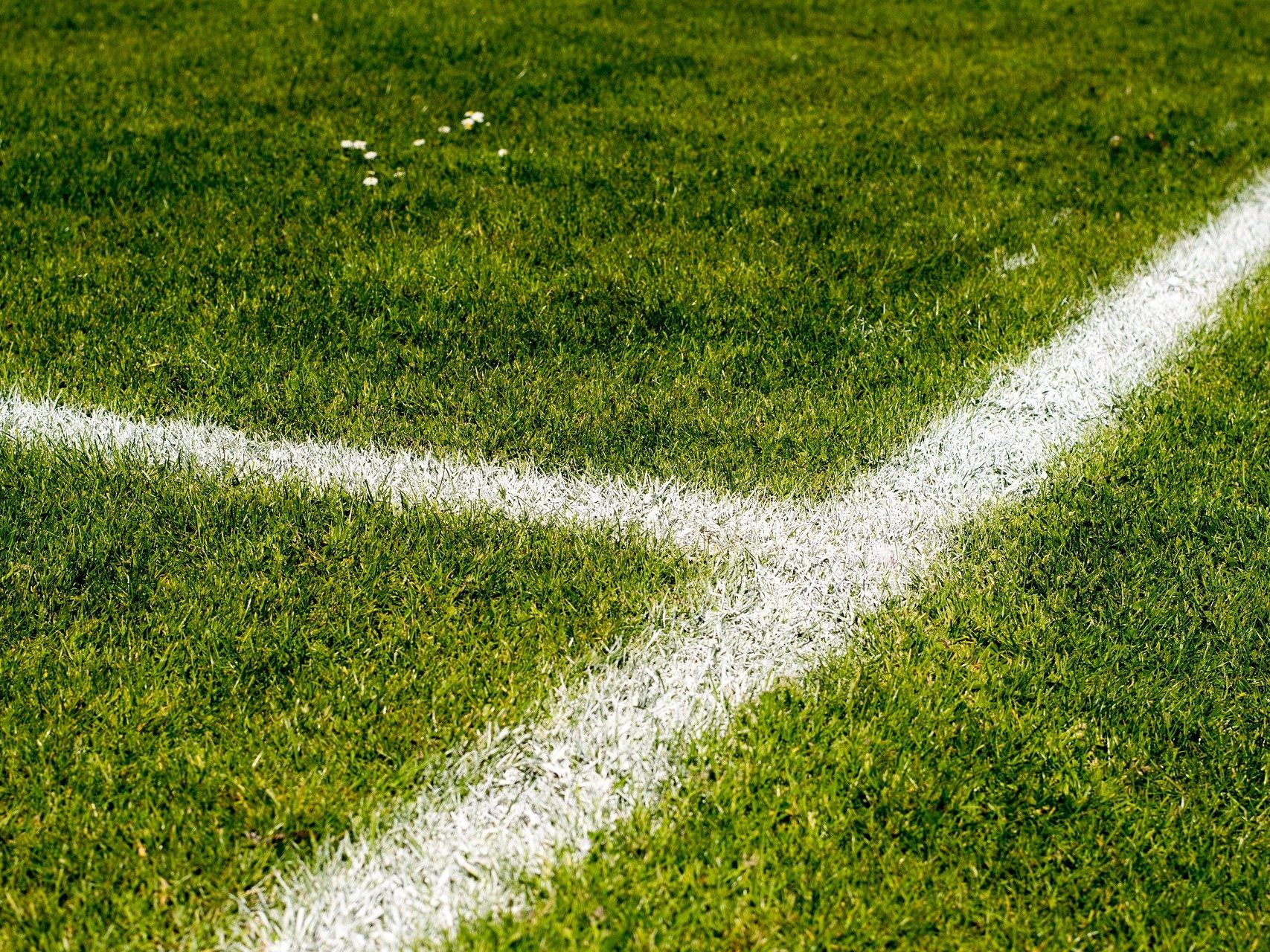 Die UEFA hat bei der Ticket-Rückerstattung für verlegte Fußball-EM-Spiele, entgegen ihrer ursprünglichen Pläne, nun doch eingelenkt. Die UEFA hat bei der Ticket-Rückerstattung für verlegte Fußball-EM-Spiele, entgegen ihrer ursprünglichen Pläne, nun doch eingelenkt.