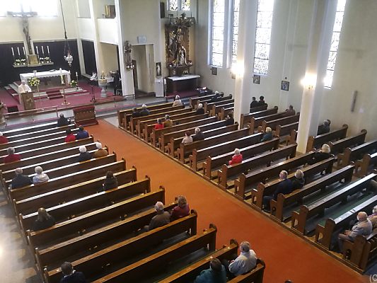 Gottesdienste sind ab Sonntag wieder mit Einschränkungen möglich. Gottesdienste sind ab Sonntag wieder mit Einschränkungen möglich.