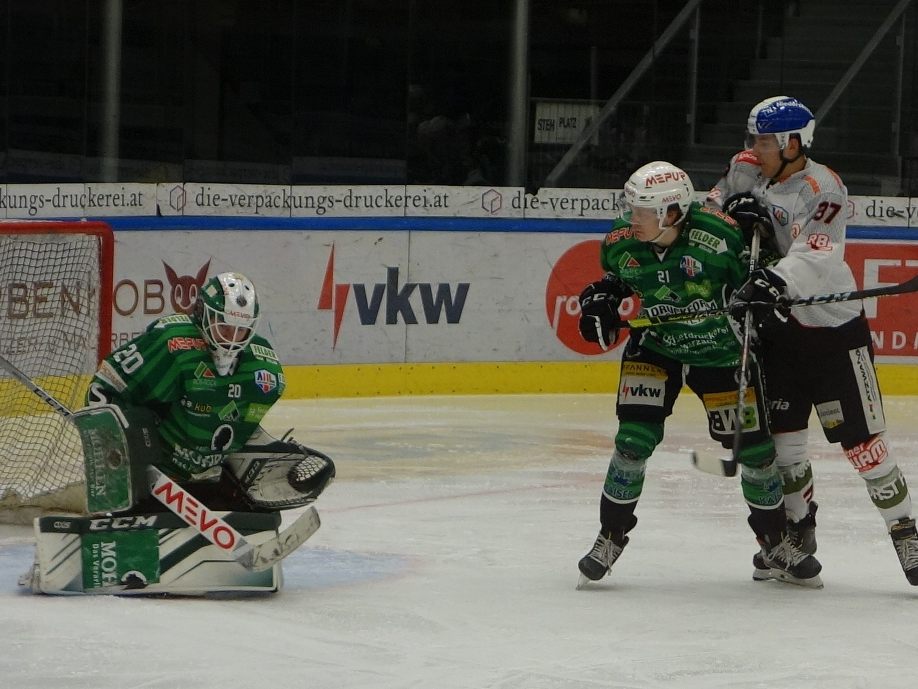 Goalie Felix Beck und Jesper Akerman zählten bei der Niederlage gegen Ritten zu den besten Wäldern.