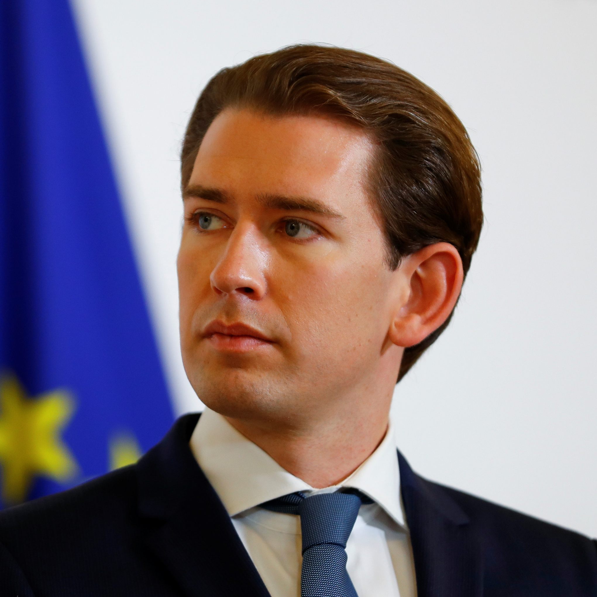 Regierung beruft Pressekonferenz für 14.15 Uhr ein.