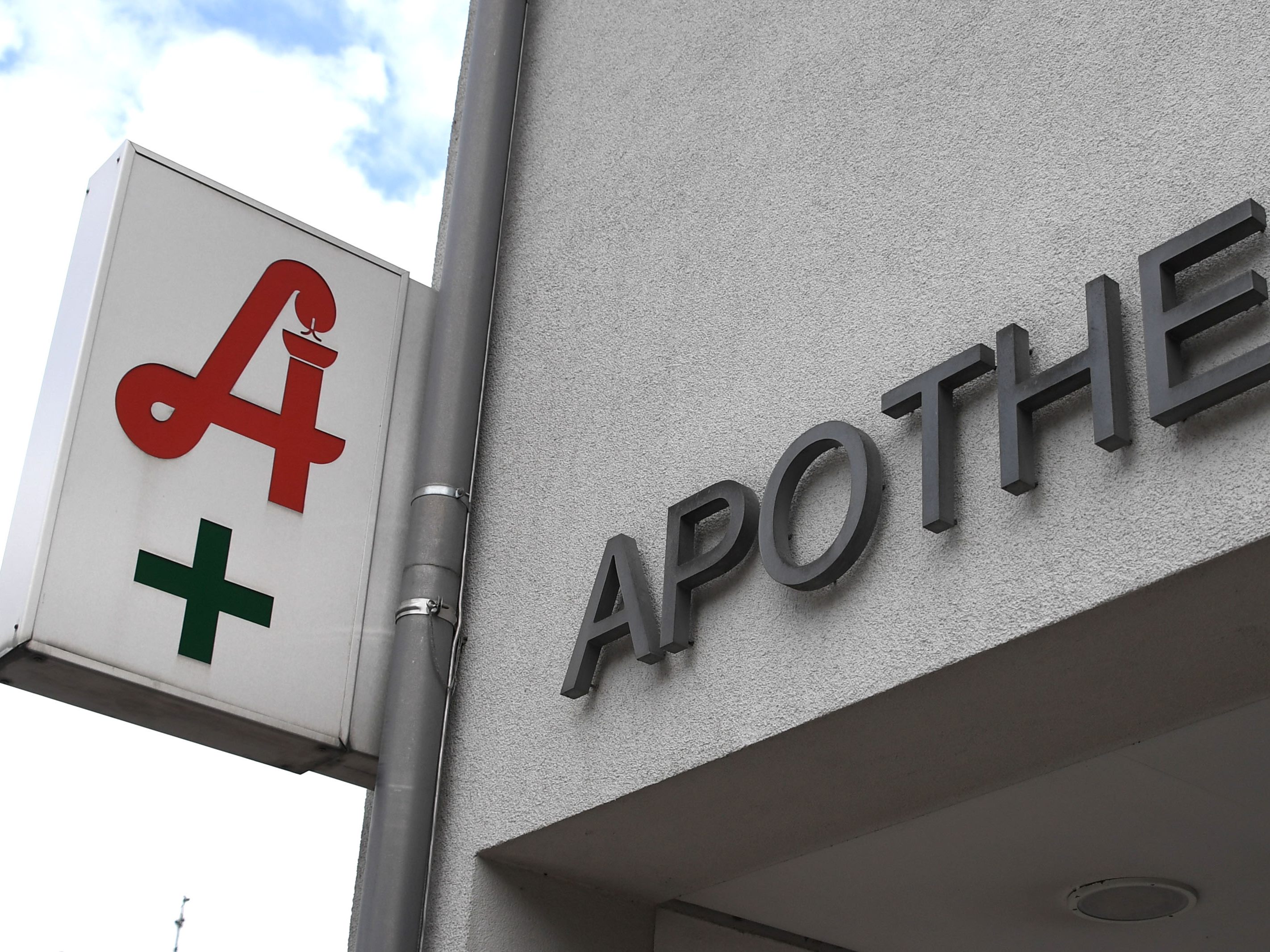 Für die kostenlosen Schnelltests in Apotheken ist eine Anmeldung erforderlich. Für die kostenlosen Schnelltests in Apotheken ist eine Anmeldung erforderlich.