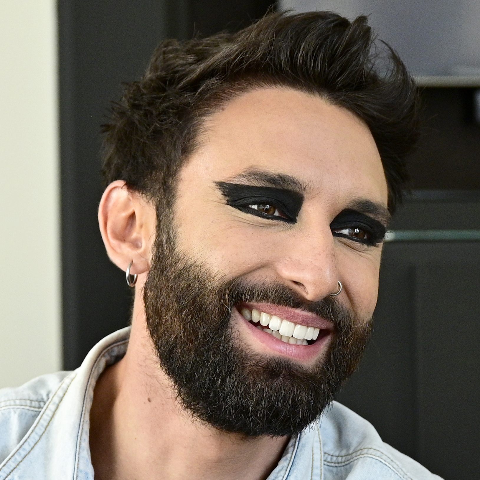 Apple launcht ein Emoji, das stark an Conchita Wurst erinnert.