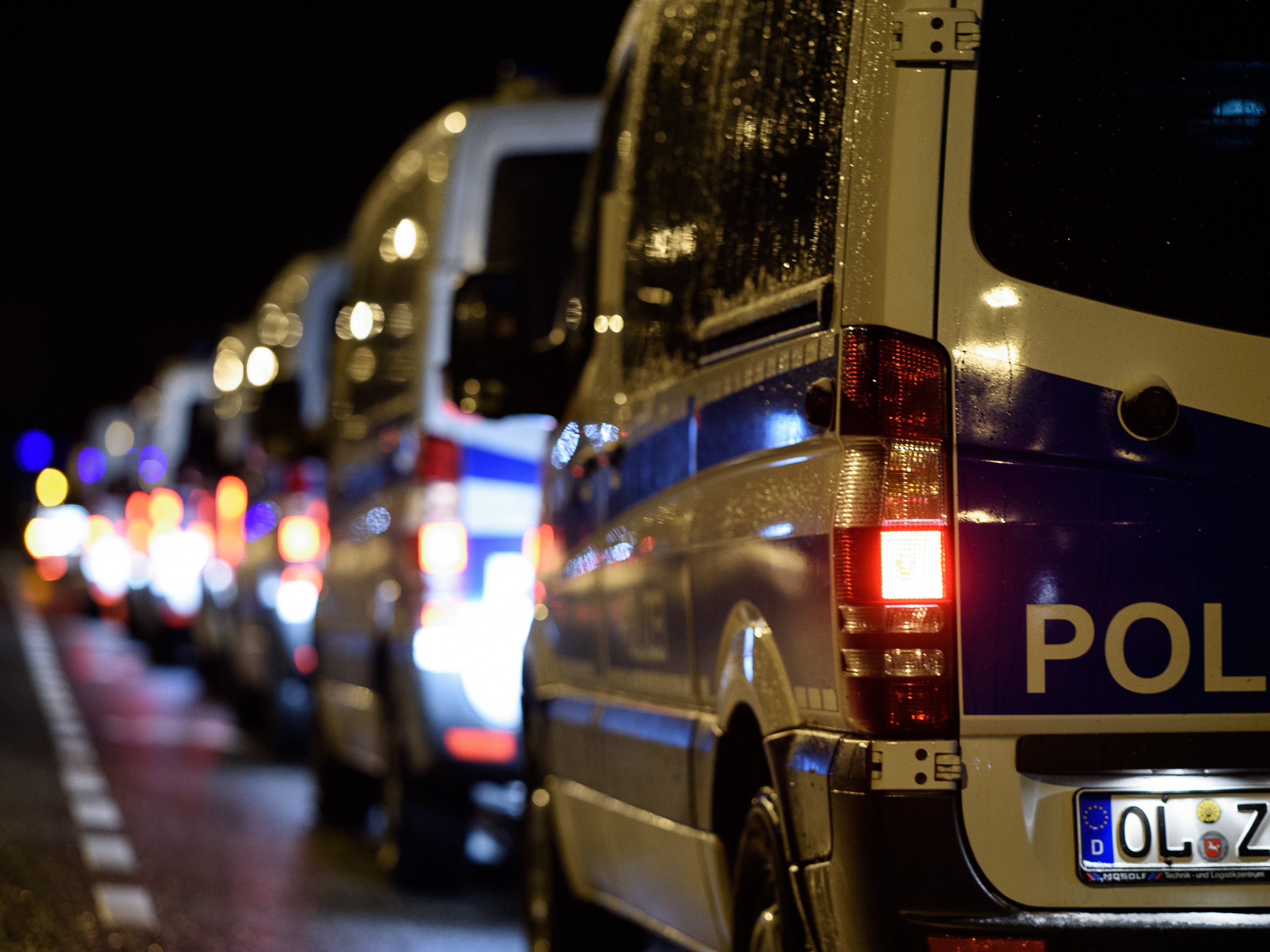 Eine 15-Jährige soll für den Tod einer Frau am Bahnhof von Ravensburg am Bodensee verantwortlich sein. Eine 15-Jährige soll für den Tod einer Frau am Bahnhof von Ravensburg am Bodensee verantwortlich sein.