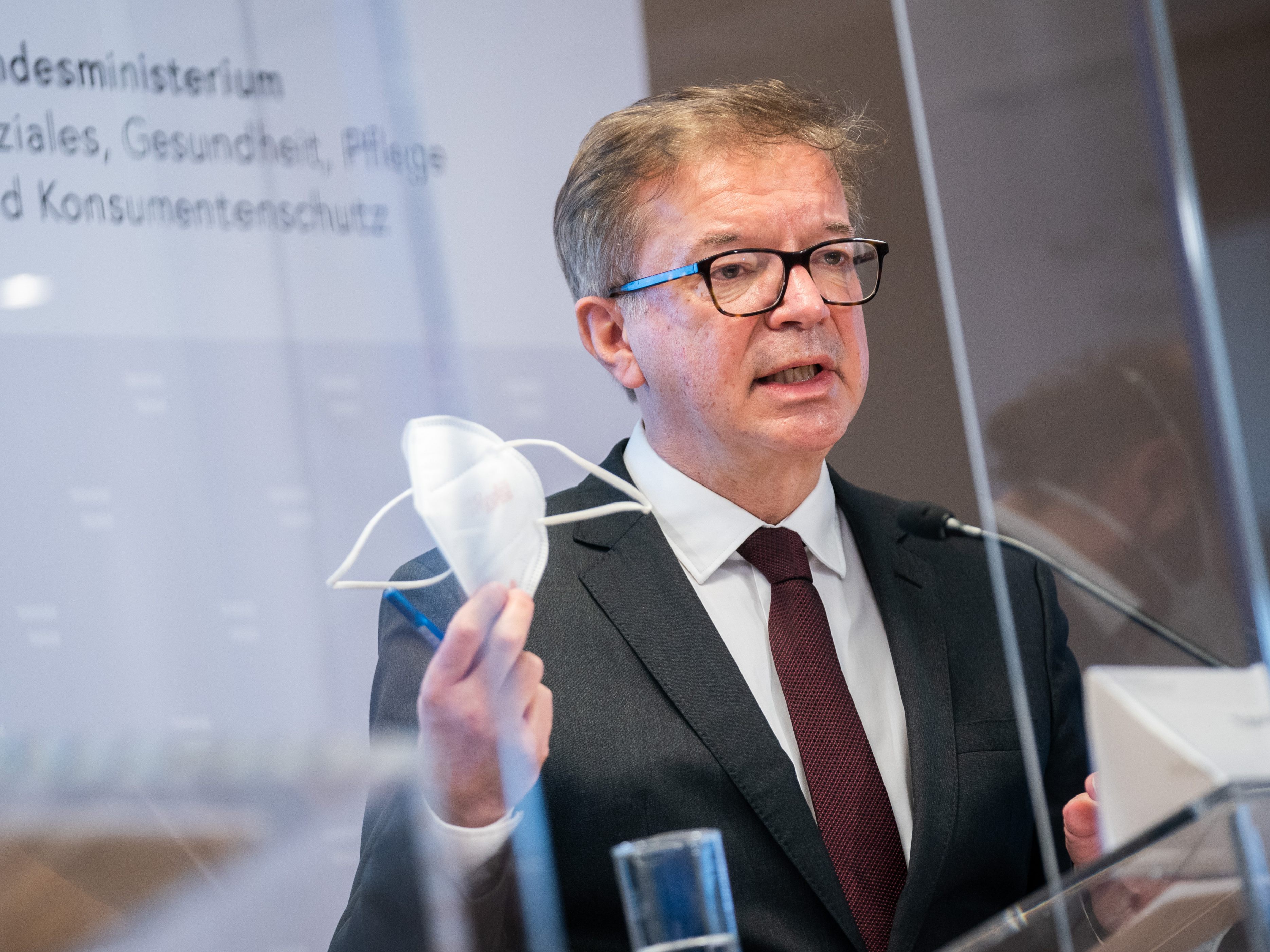 Anschober über erfreuliche Trends in Alters- und Pflegeheimen. Anschober über erfreuliche Trends in Alters- und Pflegeheimen.