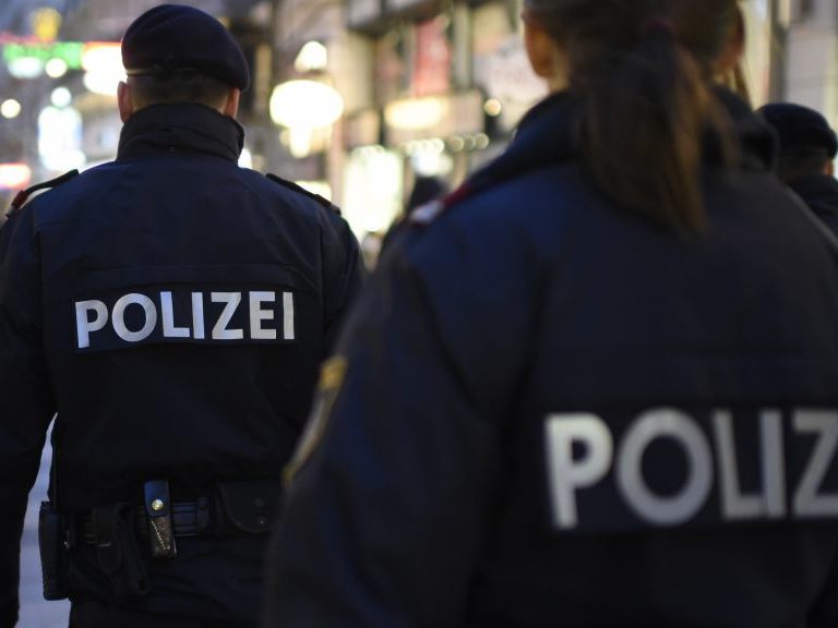 Über 200 Mal strafte die Wiener Polizei in der Innenstadt wegen Missachtung der Covid-Regeln. Über 200 Mal strafte die Wiener Polizei in der Innenstadt wegen Missachtung der Covid-Regeln.
