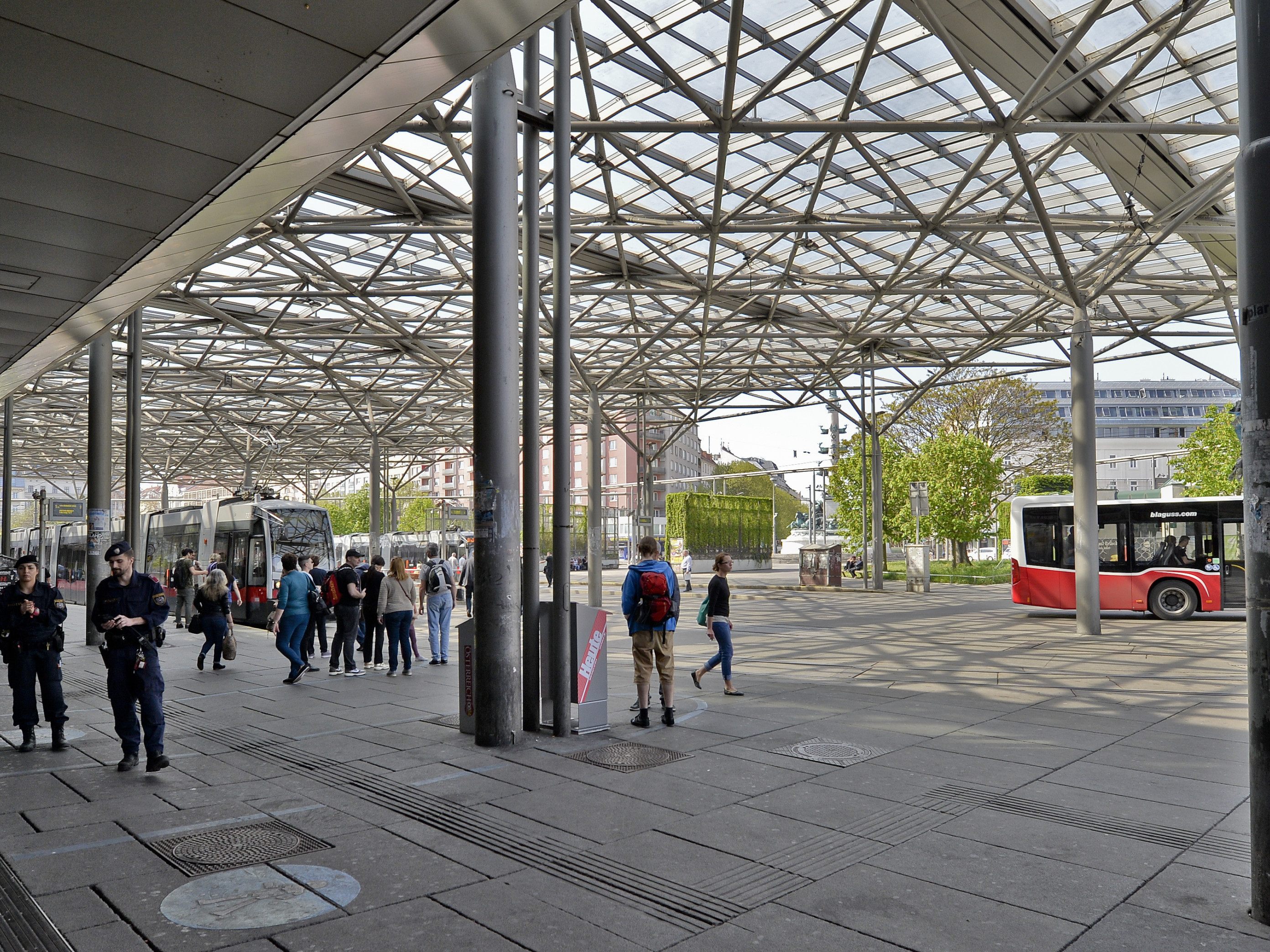 Praterstern: Grünraum und Anzahl der Bäume wird bis Sommer 2022 nahezu verdoppelt. Praterstern: Grünraum und Anzahl der Bäume wird bis Sommer 2022 nahezu verdoppelt.