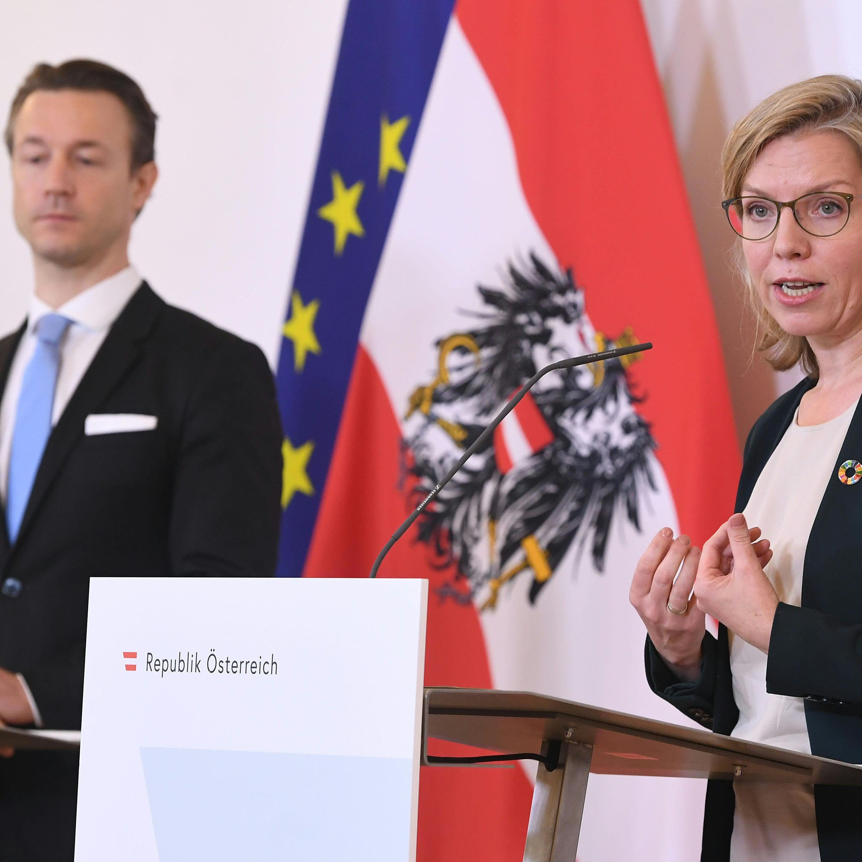 Blümel, Gewessler, Kocher und Schramböck informieren live ab 11 Uhr.