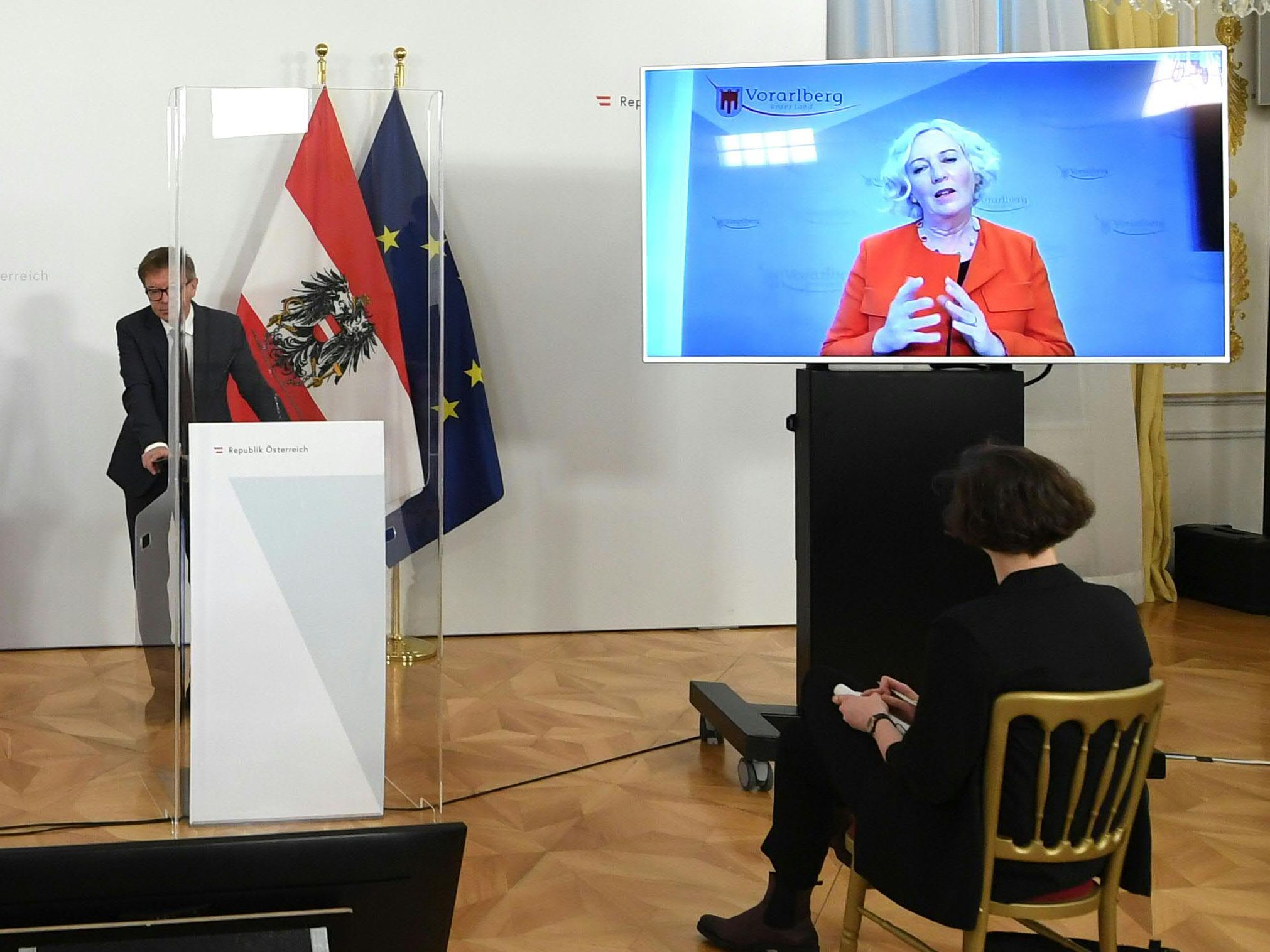 Gesundheitsökonomin Andrea Schmidt, Gesundheitsminister Rudolf Anschober (Grüne) und Landesrätin Katharina Wiesflecker