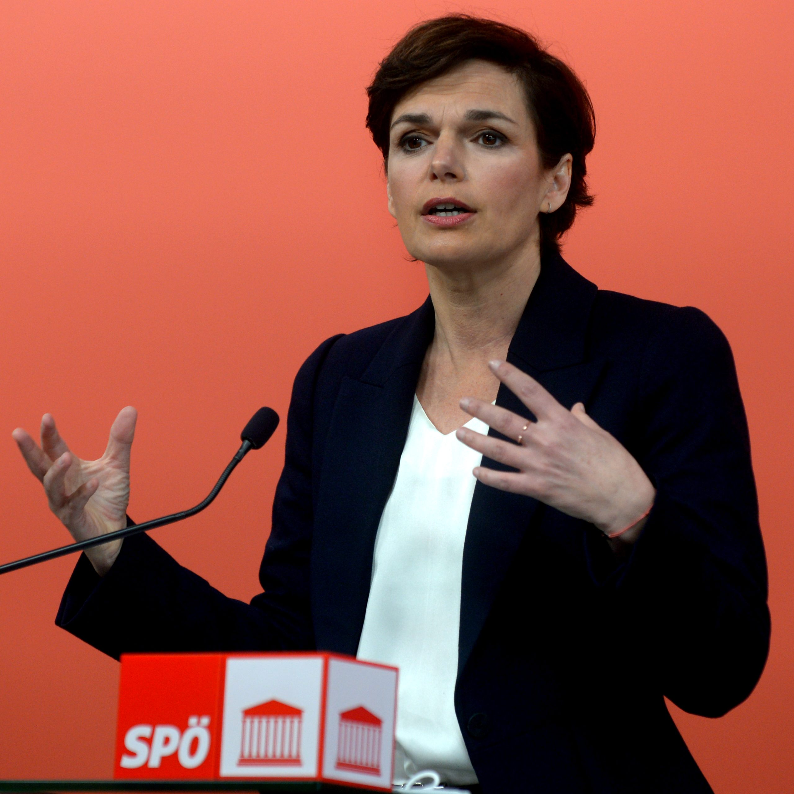 "Rotes Foyer" mit Pamela Rendi-Wagner.