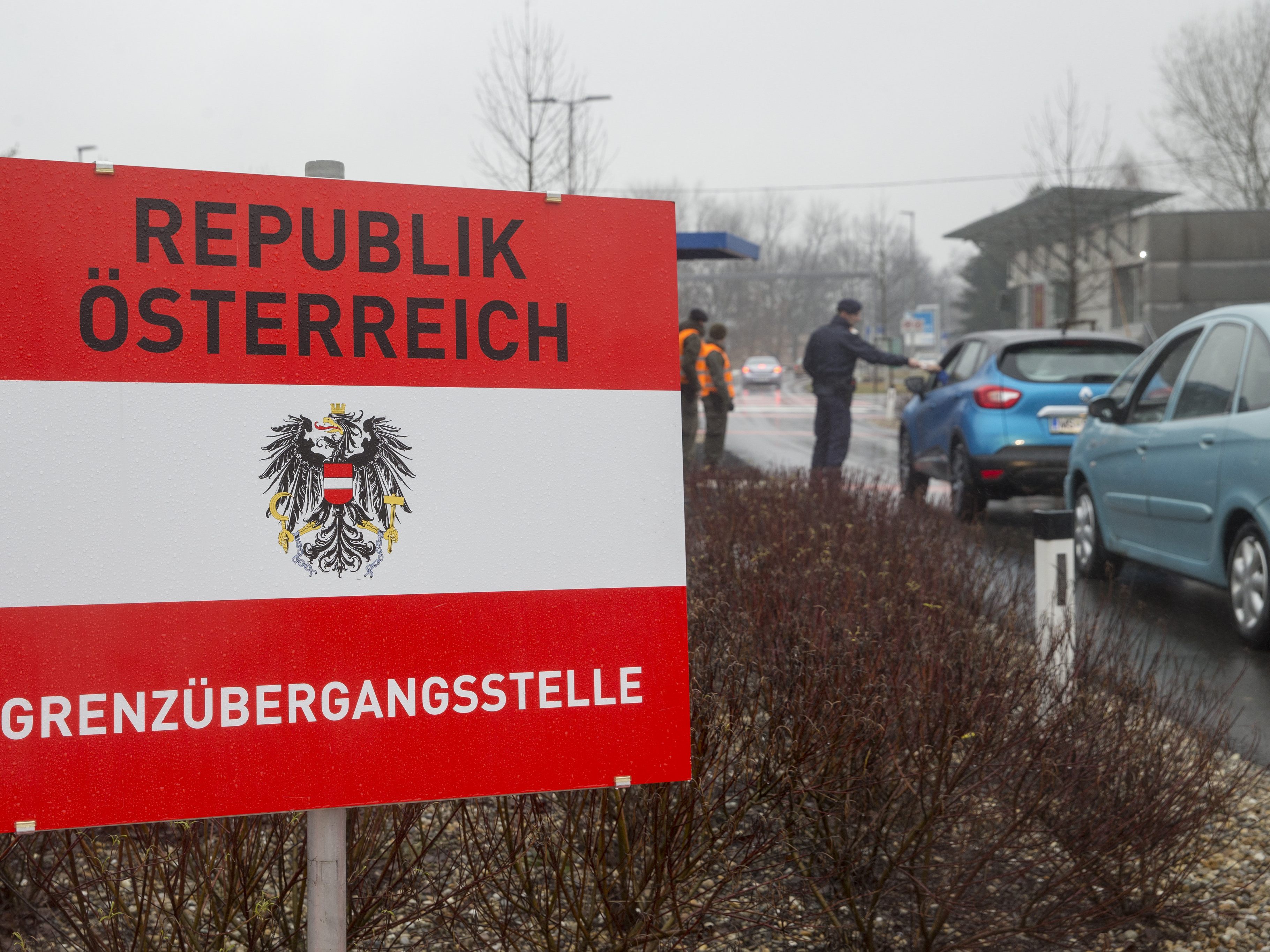 Die Einreisebestimmungen für Berufspendler wurden verschärft. Die Einreisebestimmungen für Berufspendler wurden verschärft.