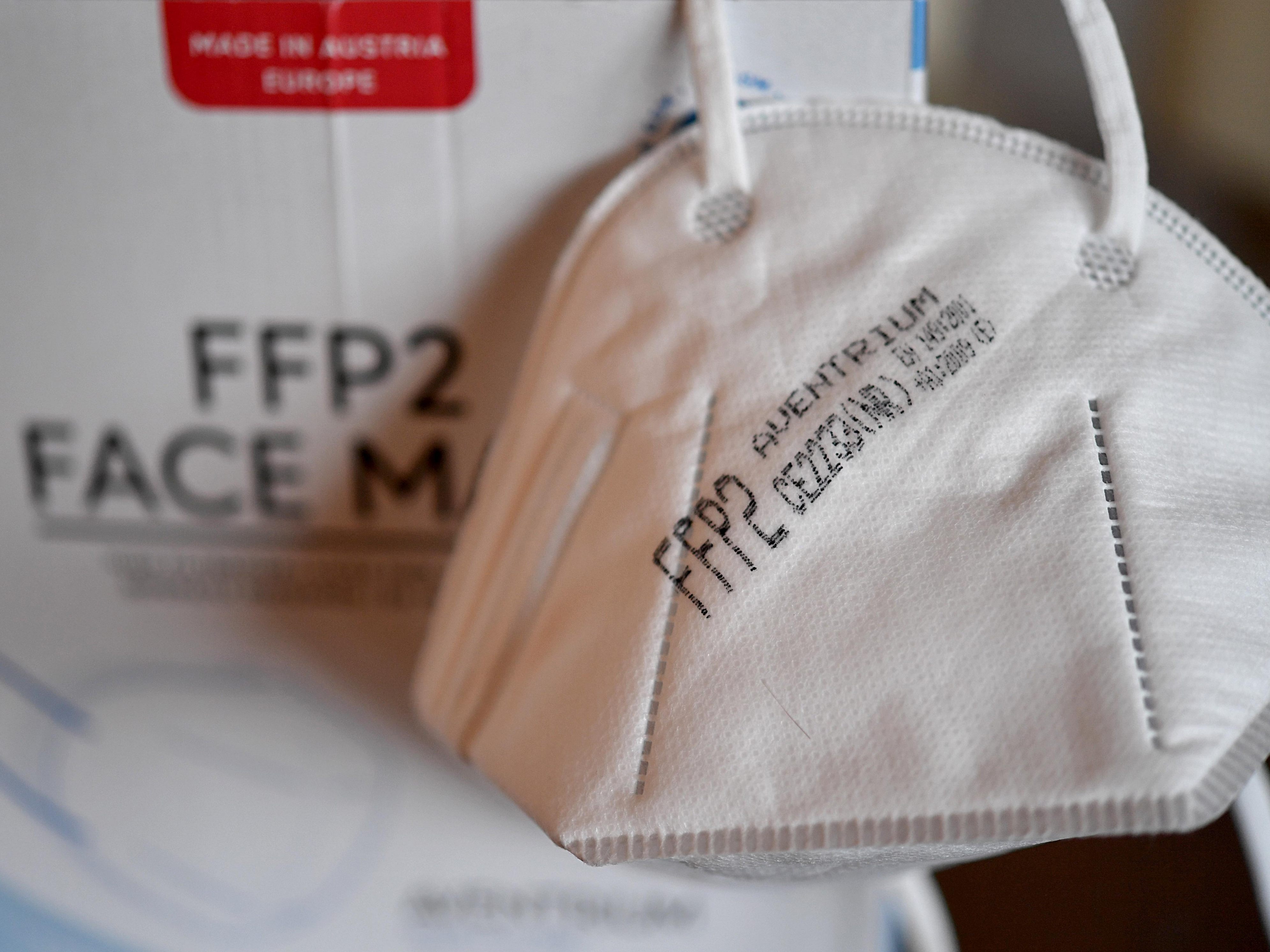 Die FFP2-Masken bei Rewe kosten künftig 0,79 Euro pro Stück. Die FFP2-Masken bei Rewe kosten künftig 0,79 Euro pro Stück.