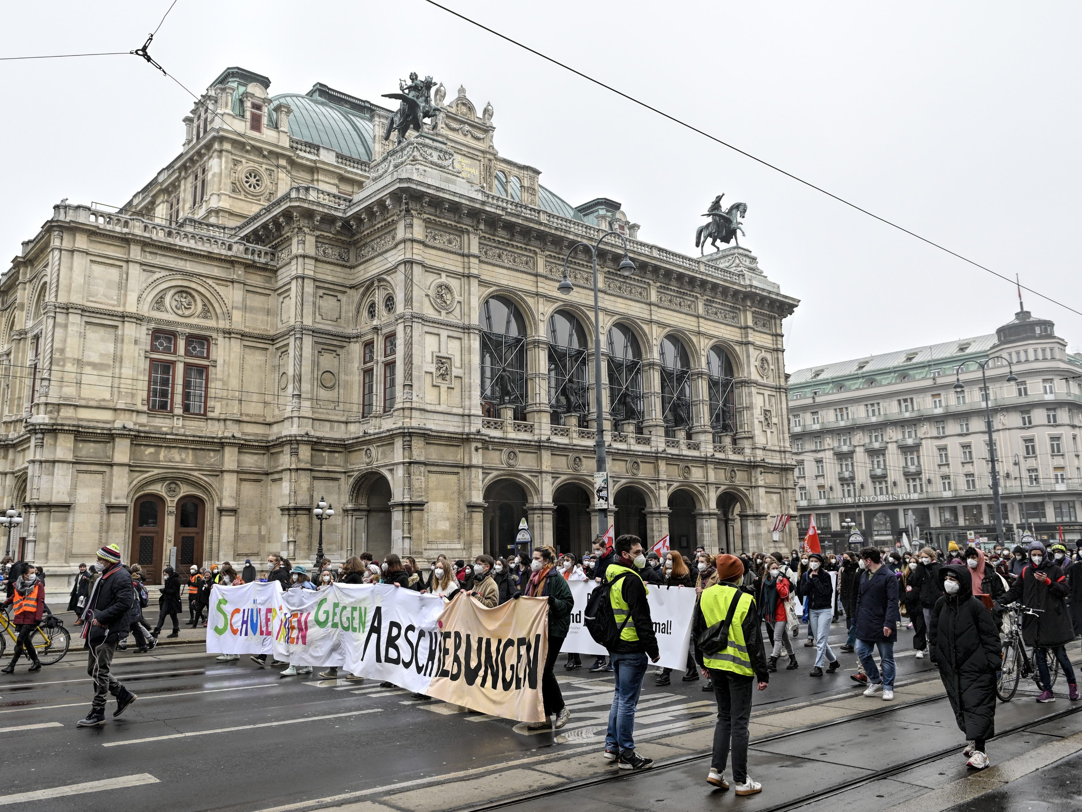 Laut Polizei rund 400 Teilnehmer, Corona-Schutzmaßnahmen wurden gut eingehalten. Laut Polizei rund 400 Teilnehmer, Corona-Schutzmaßnahmen wurden gut eingehalten.