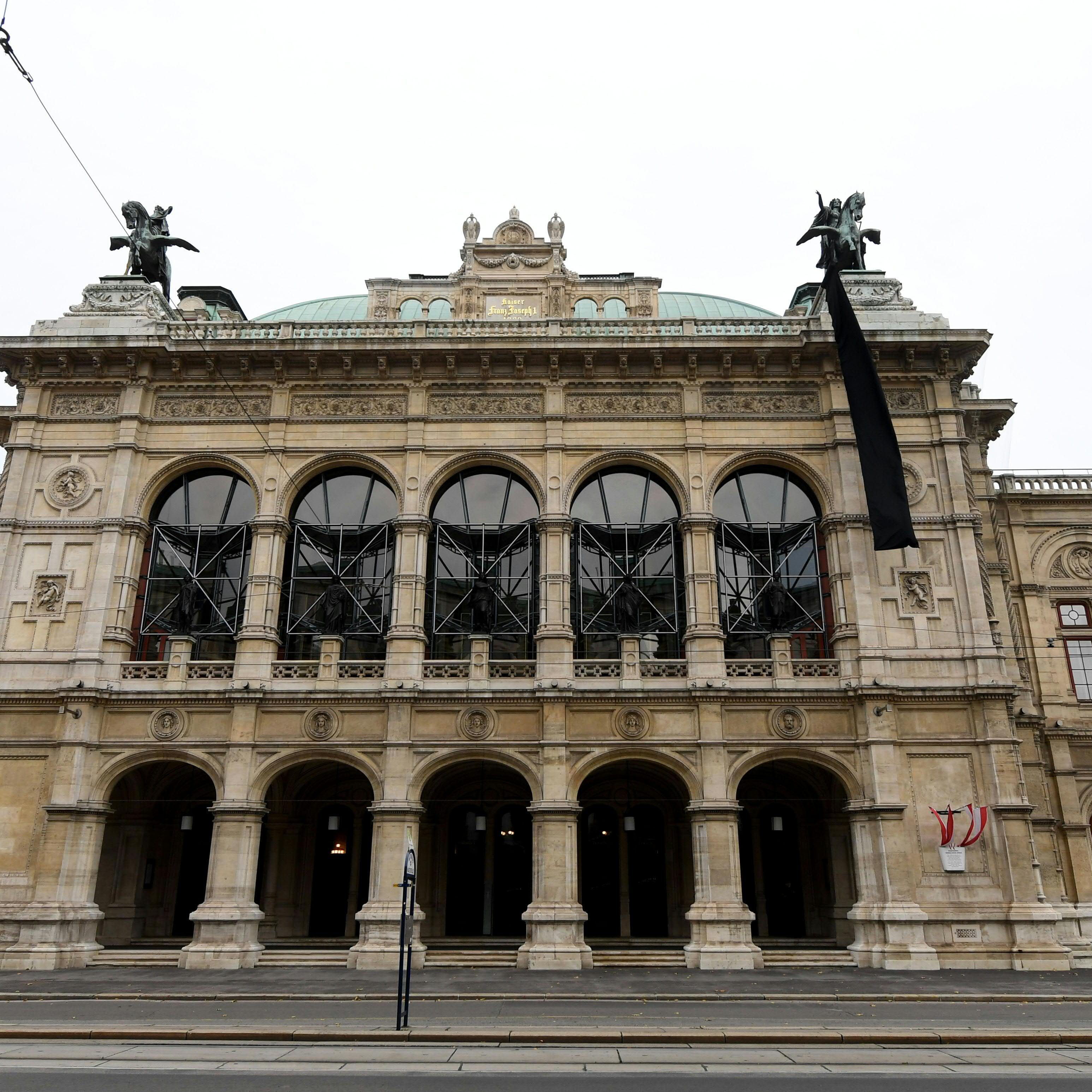Vestibül, Feststiege, Prunkräume und die kaiserliche Mittelloge sind Teil des Rundganges.