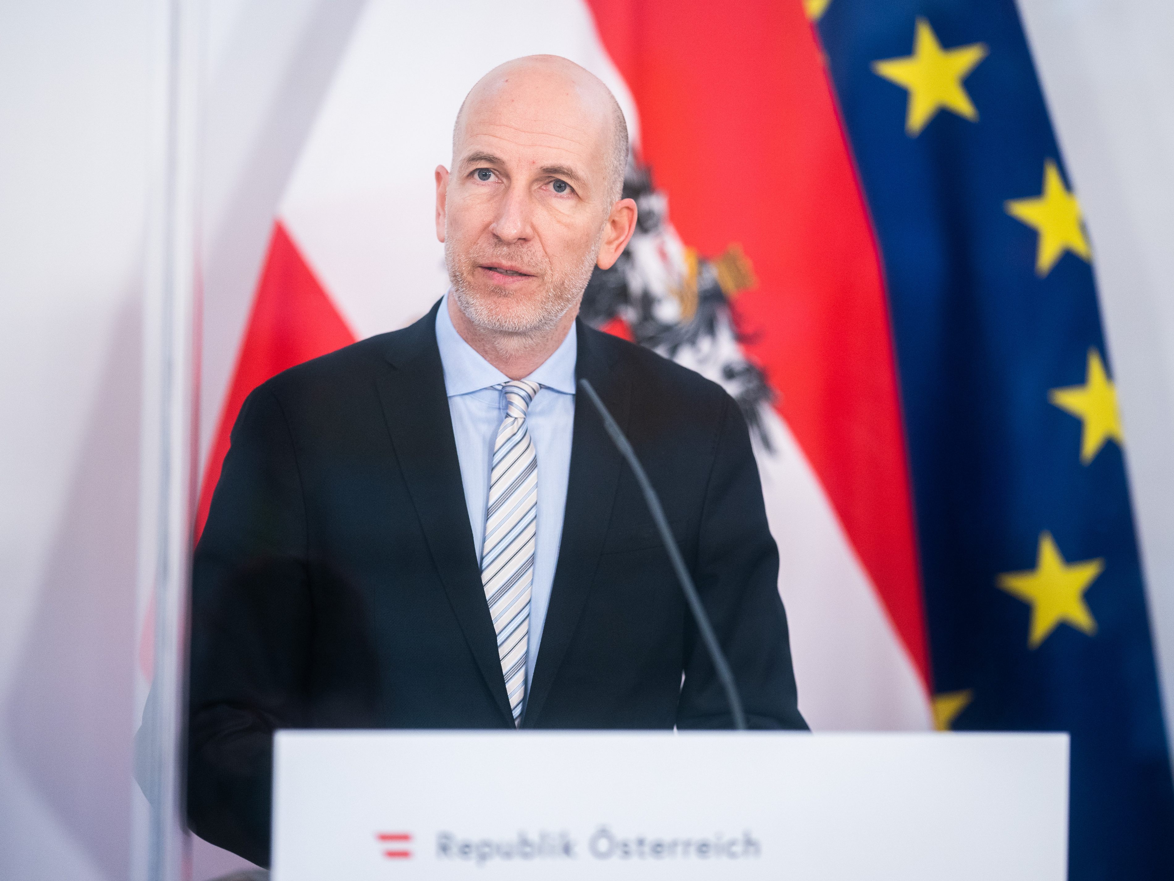Arbeitsminister Kocher gibt heute eine Pressekonferenz zum Thema "Ausbildungen im Pflegebereich" Arbeitsminister Kocher gibt heute eine Pressekonferenz zum Thema "Ausbildungen im Pflegebereich"