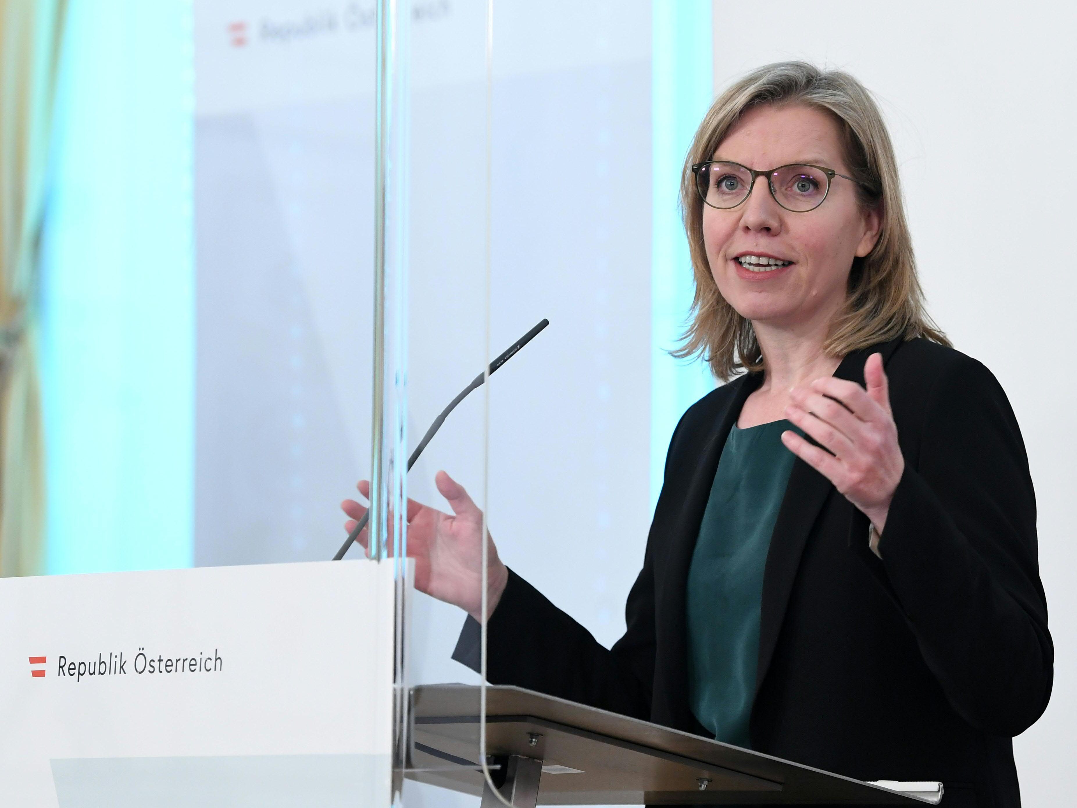 Für die Umweltministerin Leonore Gewessler (Grüne) führt der Weg aus der Coronakrise über den Klimaschutz. Für die Umweltministerin Leonore Gewessler (Grüne) führt der Weg aus der Coronakrise über den Klimaschutz.