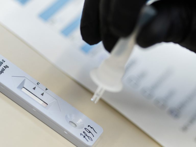 Ab 8. Februar: Keine Testpflicht für Physiotherapie oder Hausbesuch vom Friseur. Ab 8. Februar: Keine Testpflicht für Physiotherapie oder Hausbesuch vom Friseur.