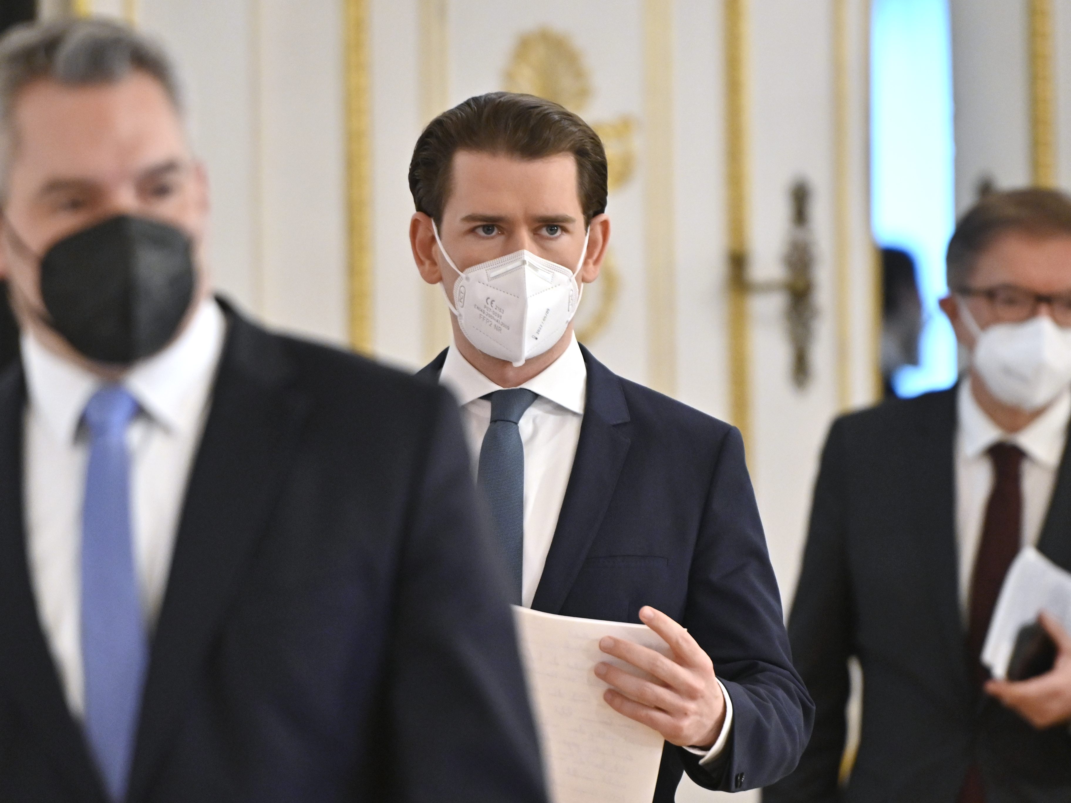 Neue Corona-Maßnahmen für Tirol: Testpflicht beim Verlassen des Bundeslandes. Neue Corona-Maßnahmen für Tirol: Testpflicht beim Verlassen des Bundeslandes.