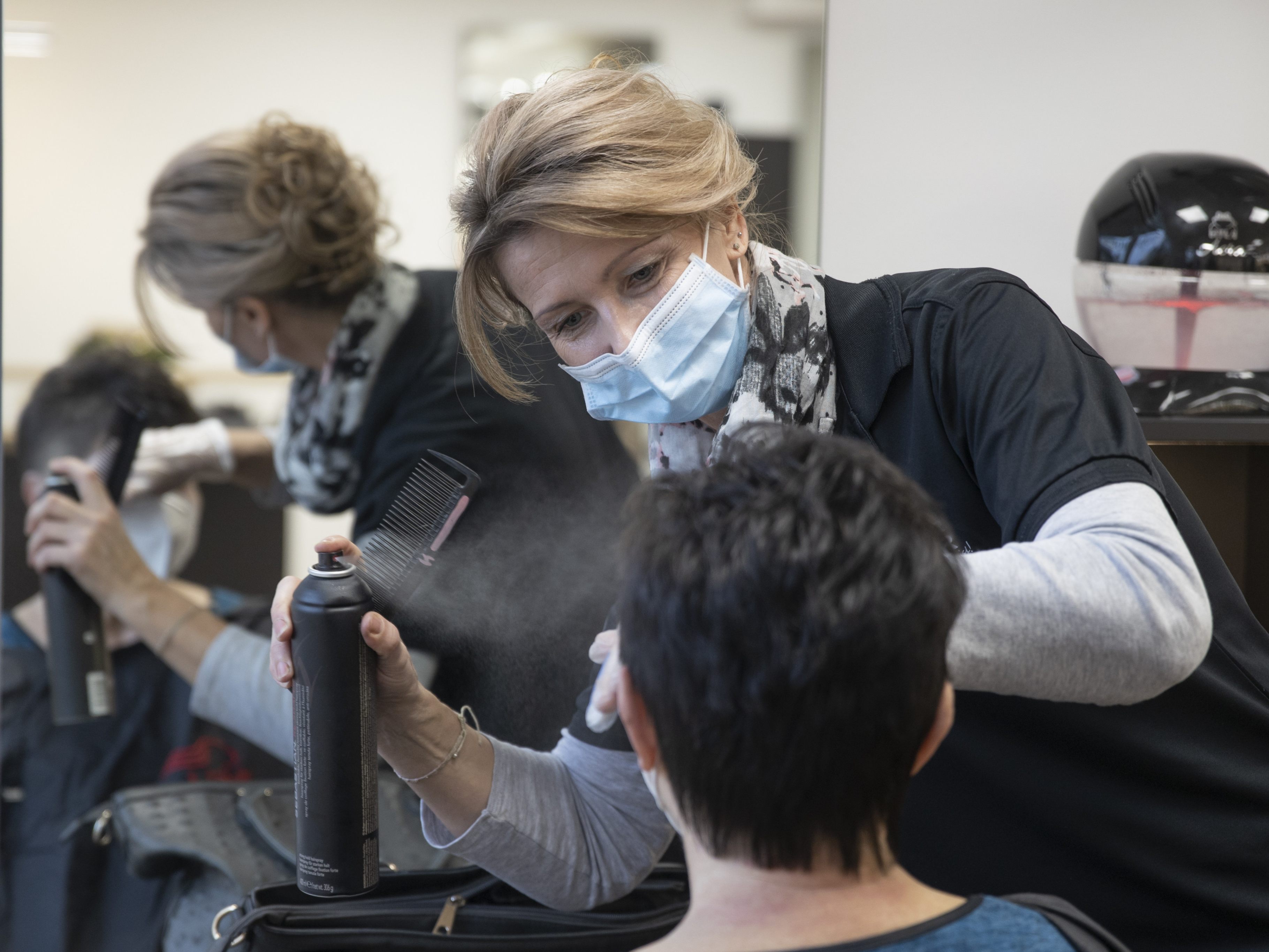 Friseur dürfen ab Montag wieder öffnen Friseur dürfen ab Montag wieder öffnen