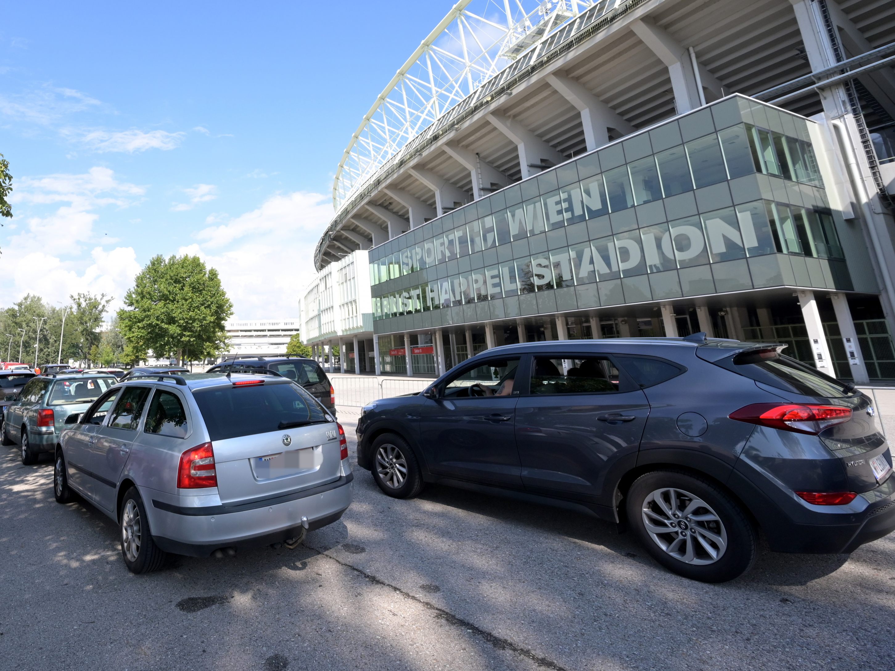 Sturmbedingt wurden zwei Drive-In-Teststraßen in Wien gesperrt. Sturmbedingt wurden zwei Drive-In-Teststraßen in Wien gesperrt.