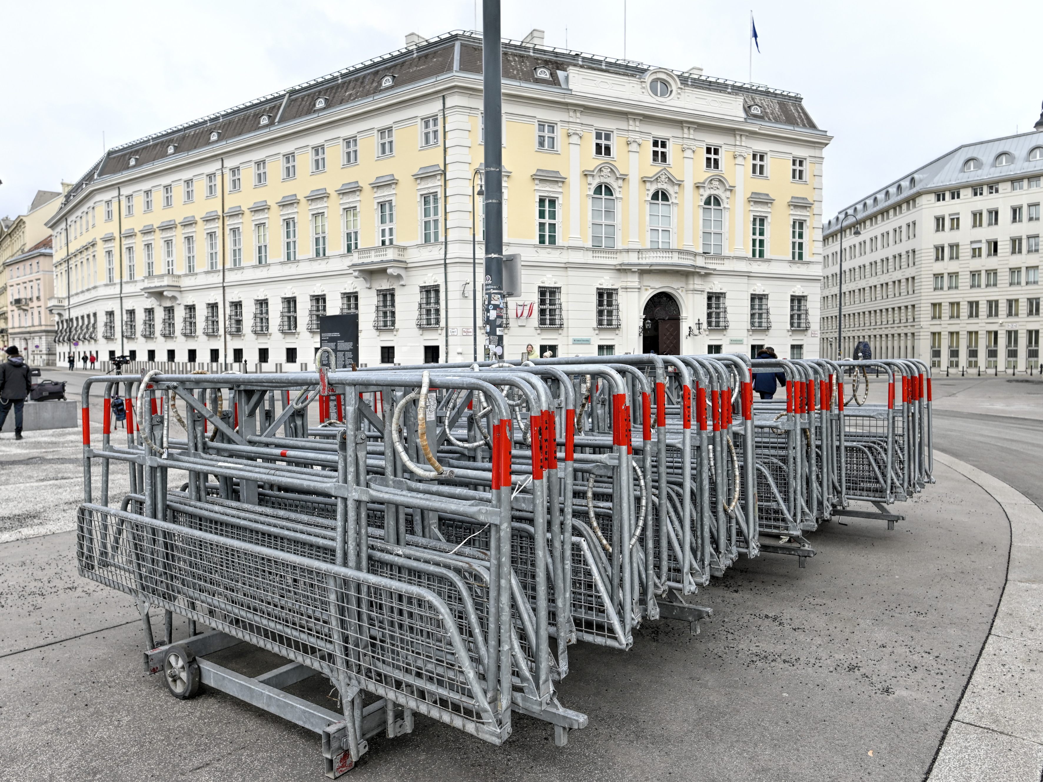 Corona-Demos in Wien abgesagt: Geplant war unter anderem Marsch auf der Ringstraße. Corona-Demos in Wien abgesagt: Geplant war unter anderem Marsch auf der Ringstraße.
